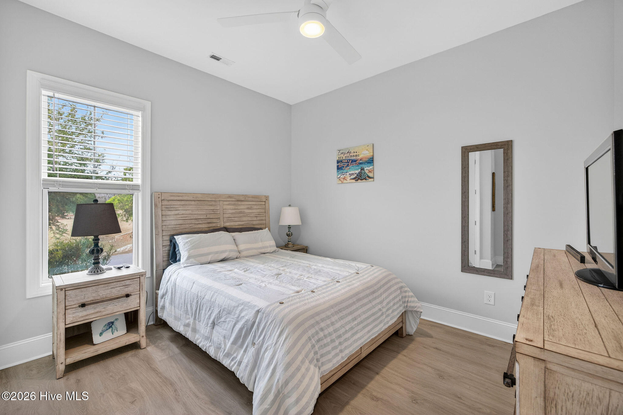 100557303 | Photo 24