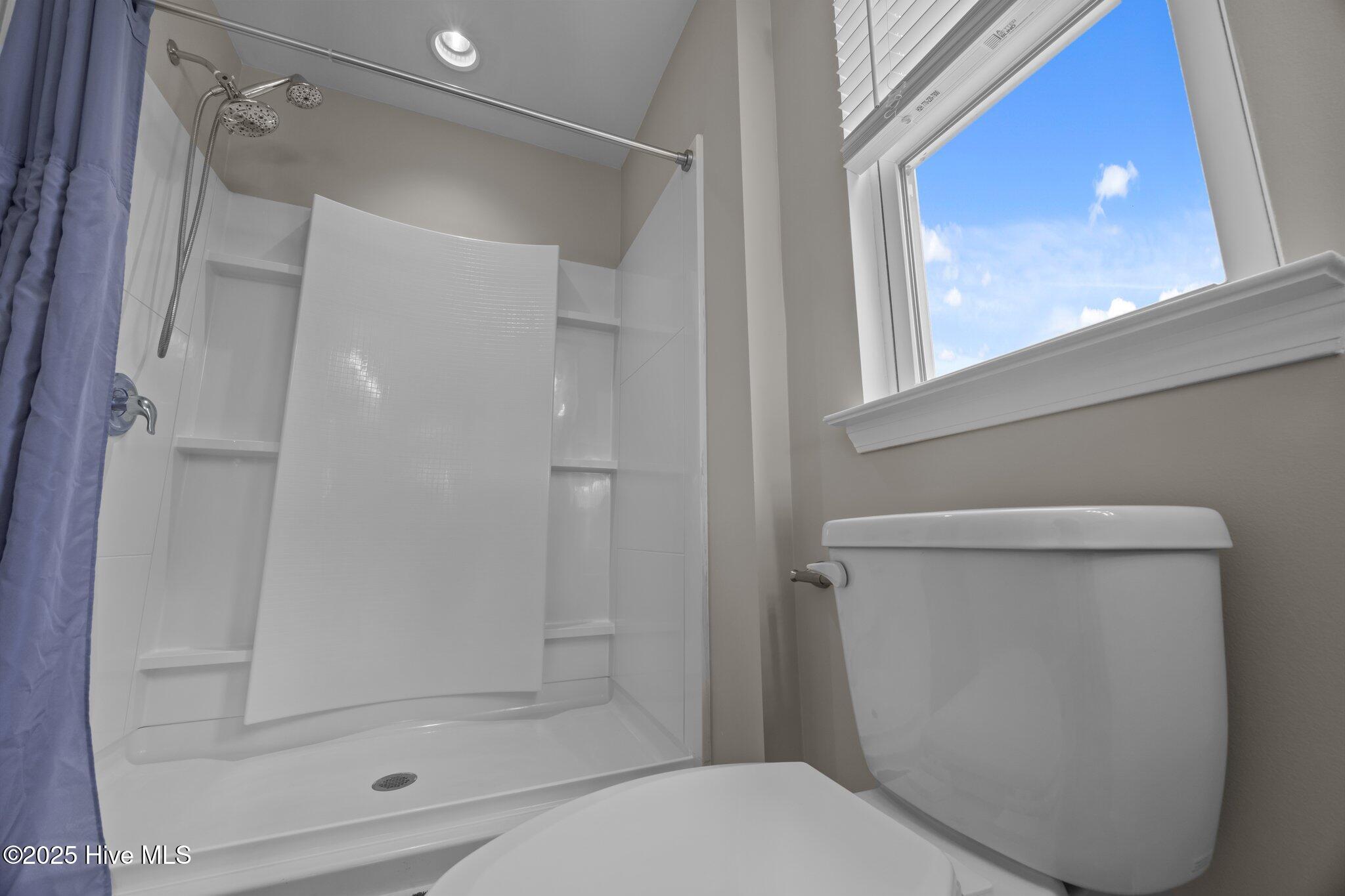 100548387 | Photo 19