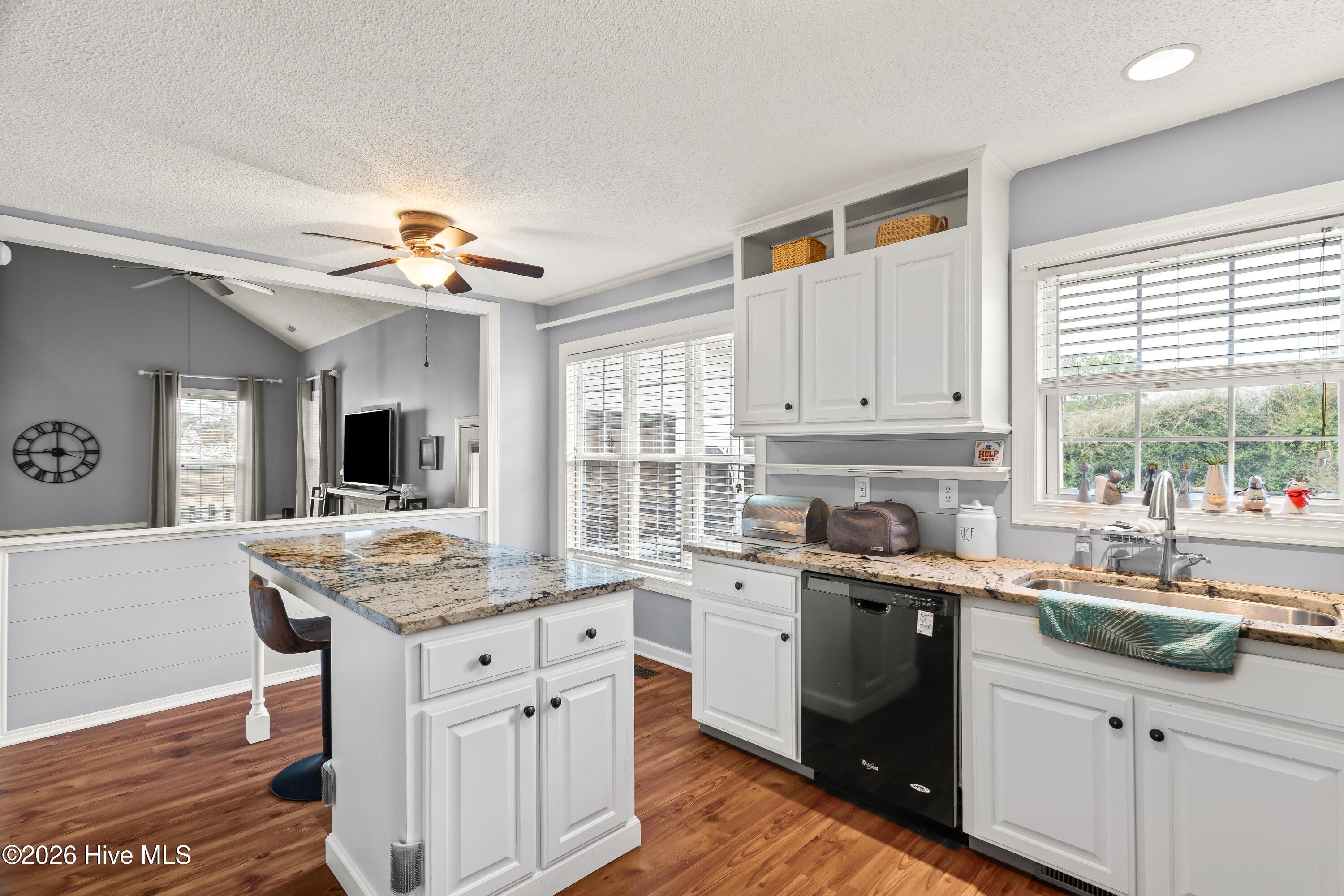 100550055 | Photo 18