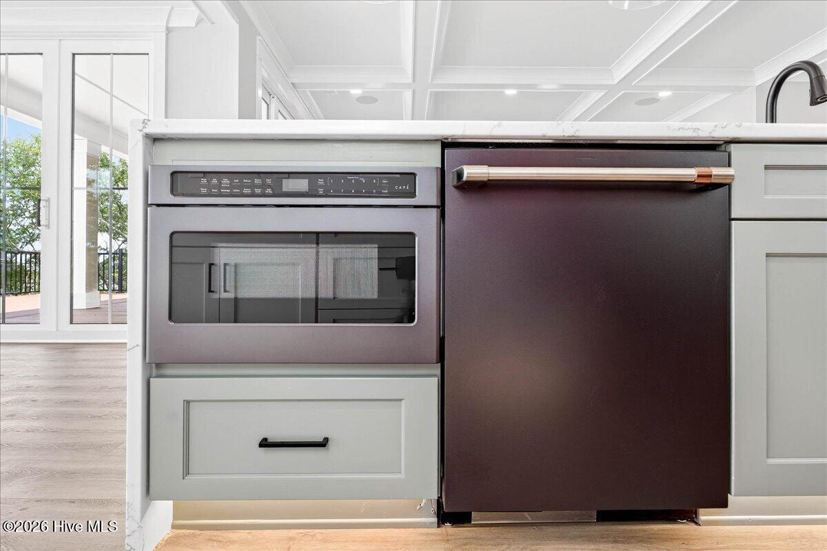 100562322 | Photo 43