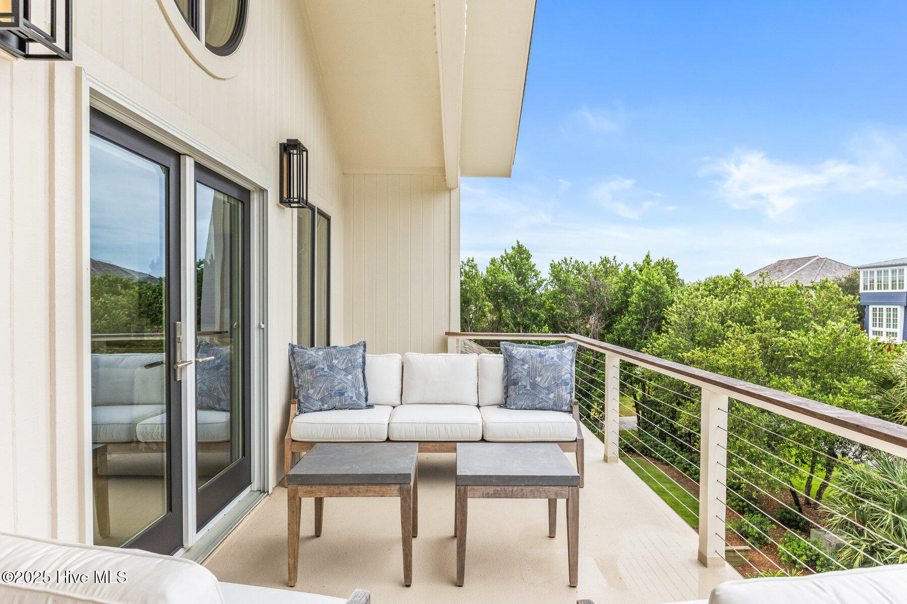 100530519 | Photo 51