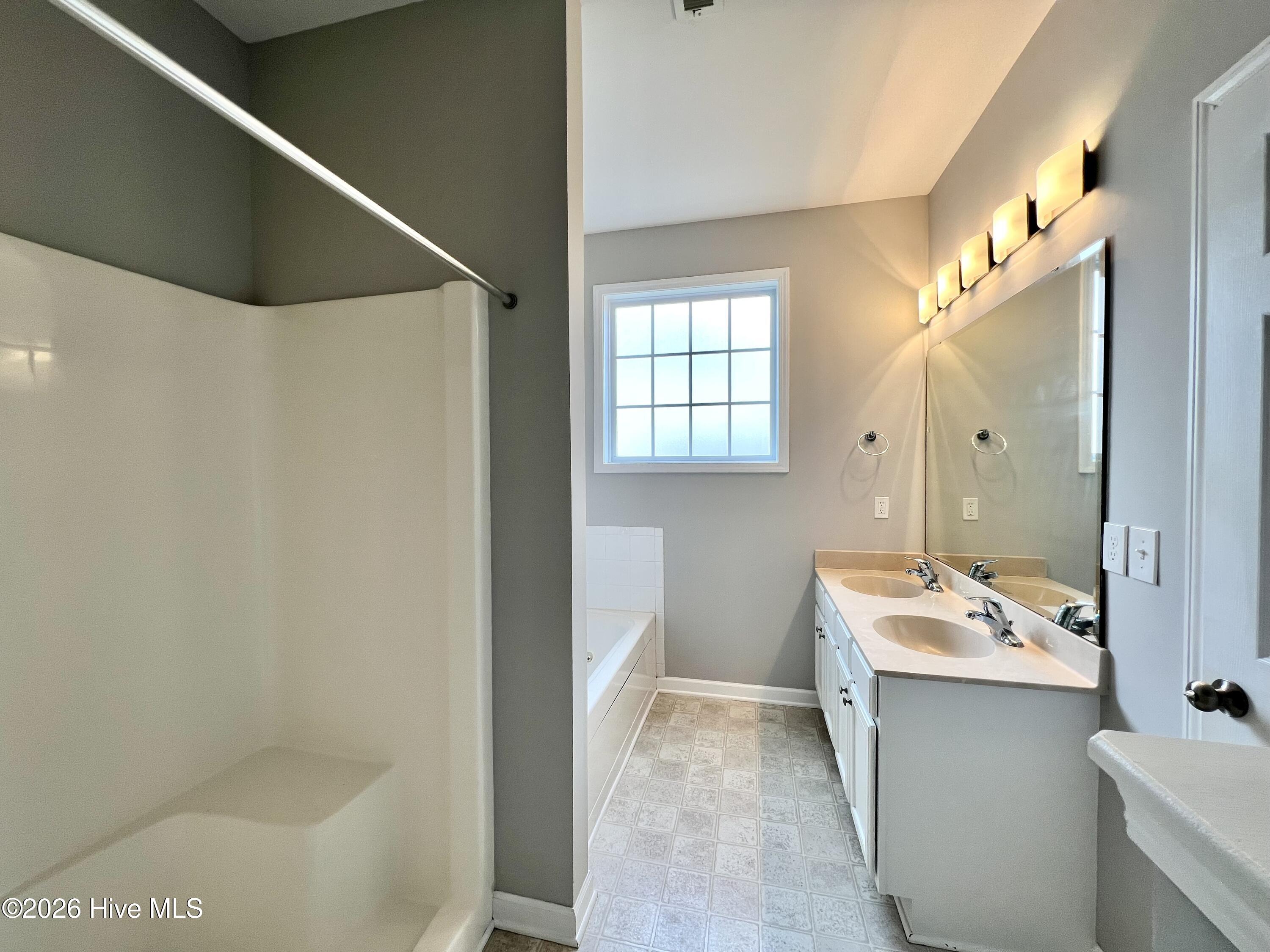 100568625 | Photo 10