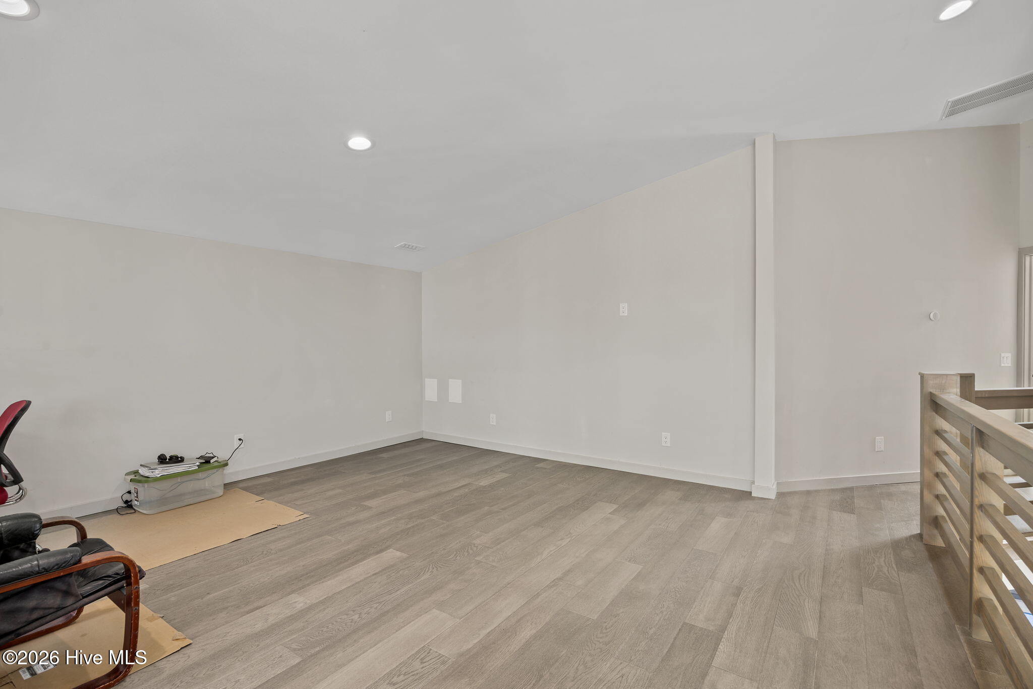 100557816 | Photo 44