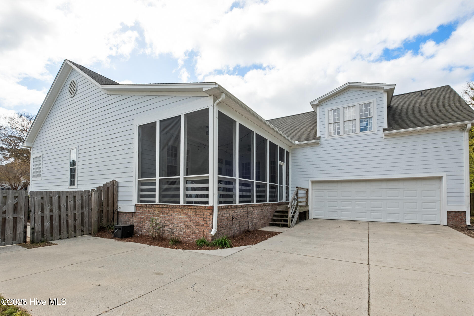 100564524 | Photo 53