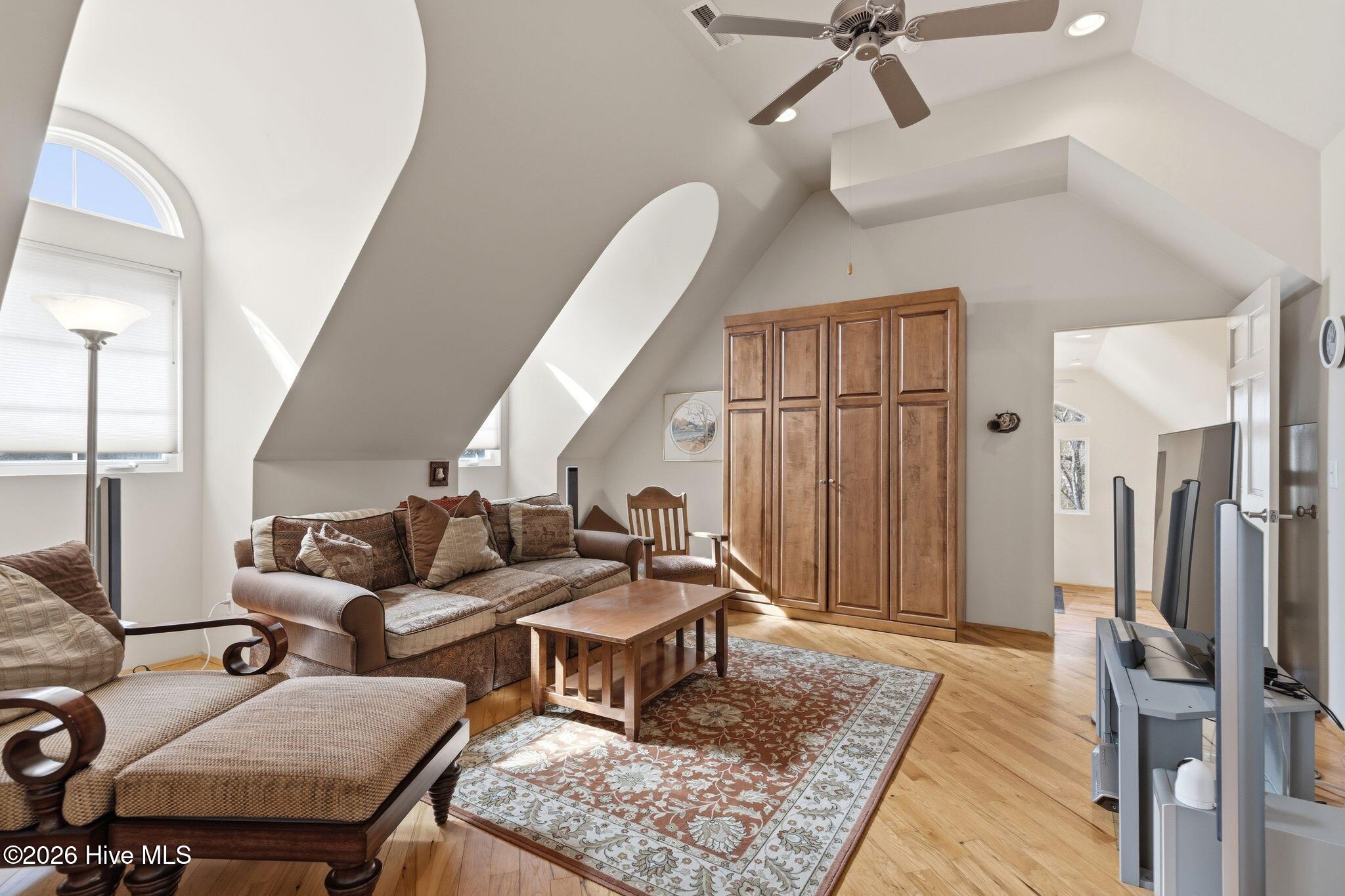 100555834 | Photo 50