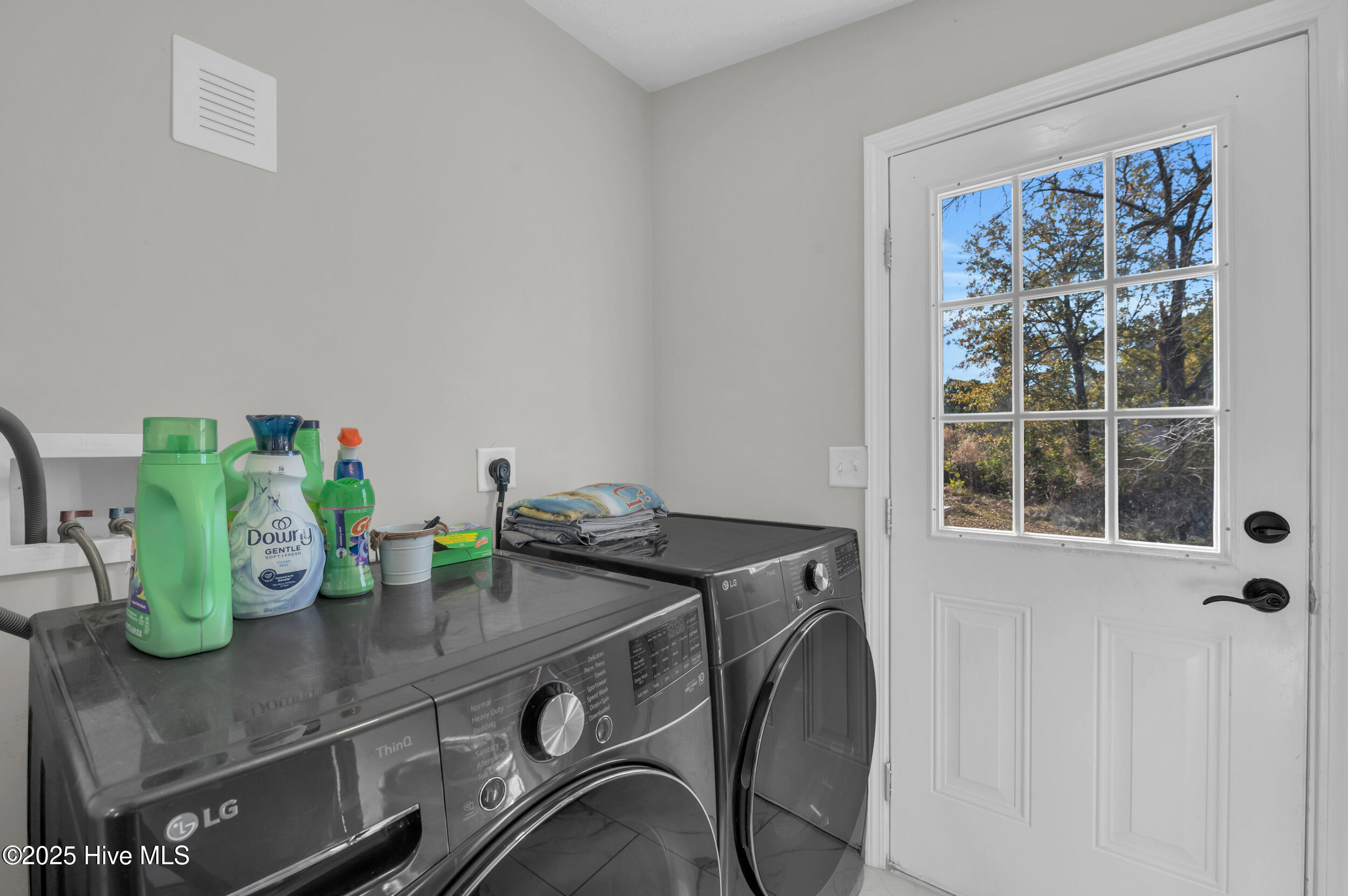 100518918 | Photo 25