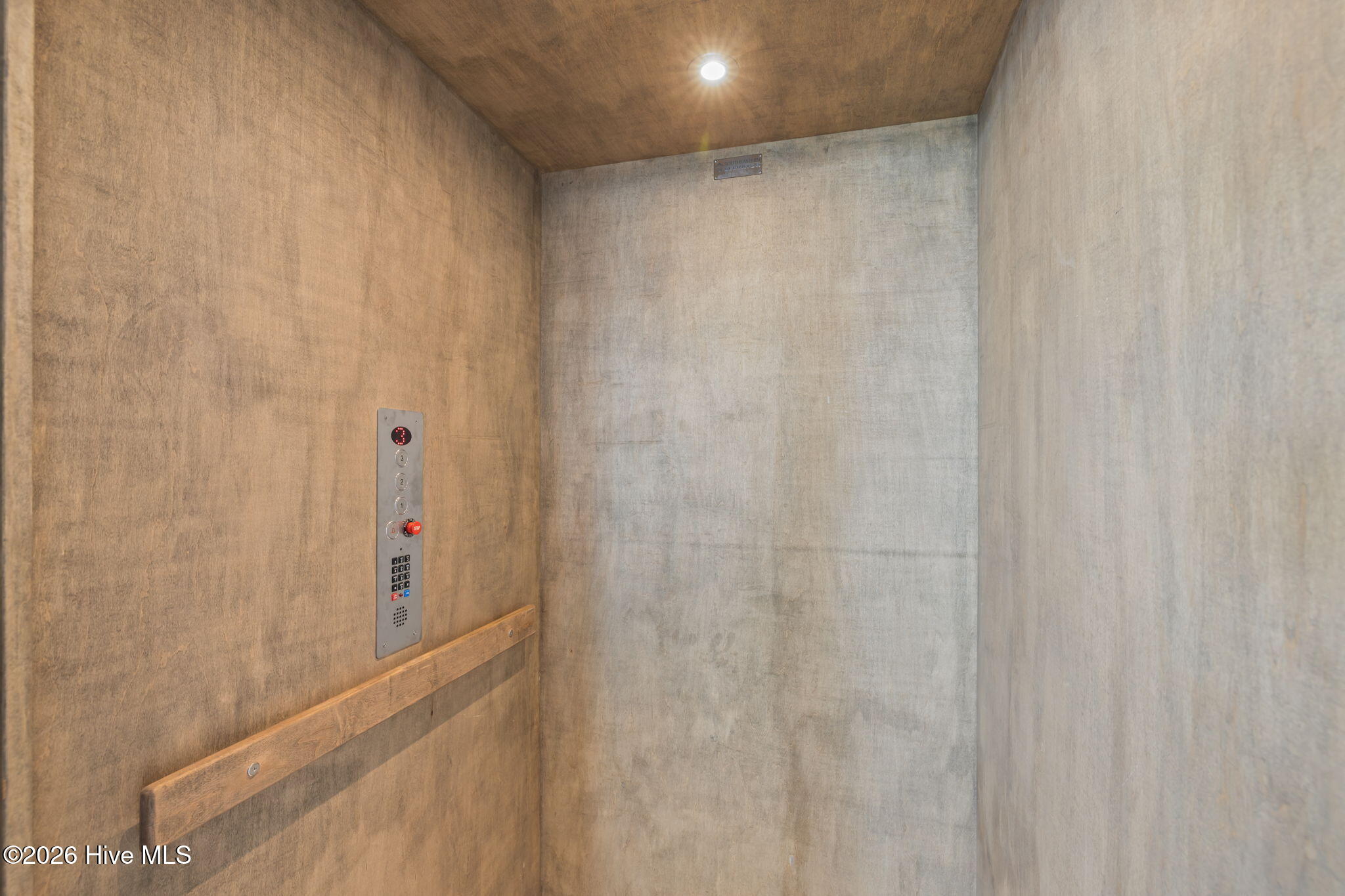 100549287 | Photo 28