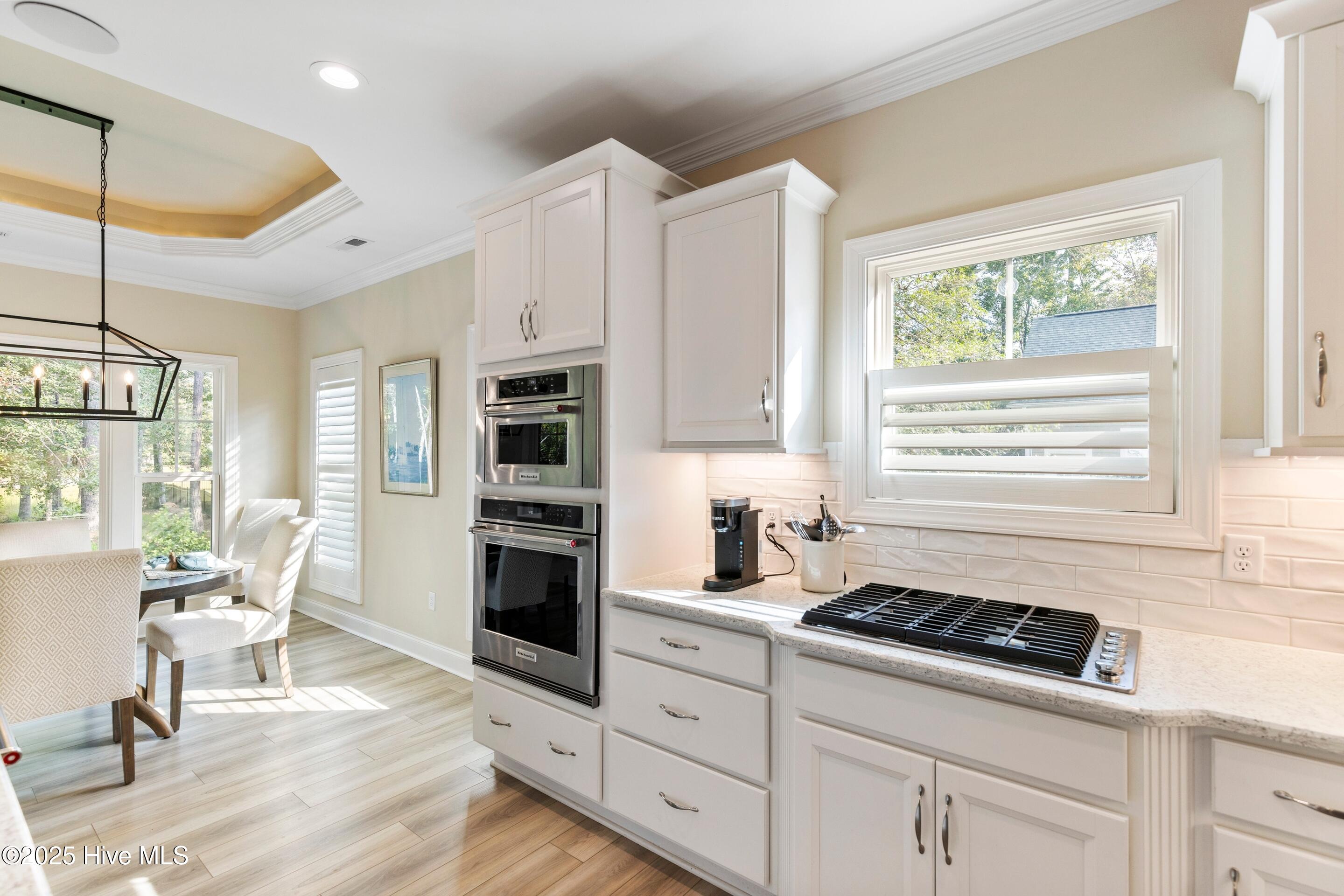 100558361 | Photo 18