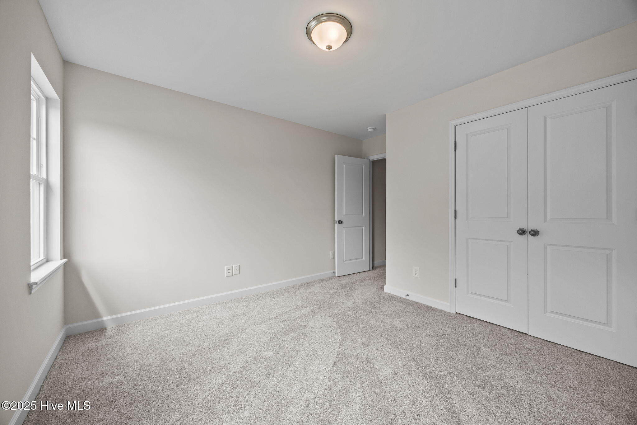 100506161 | Photo 23