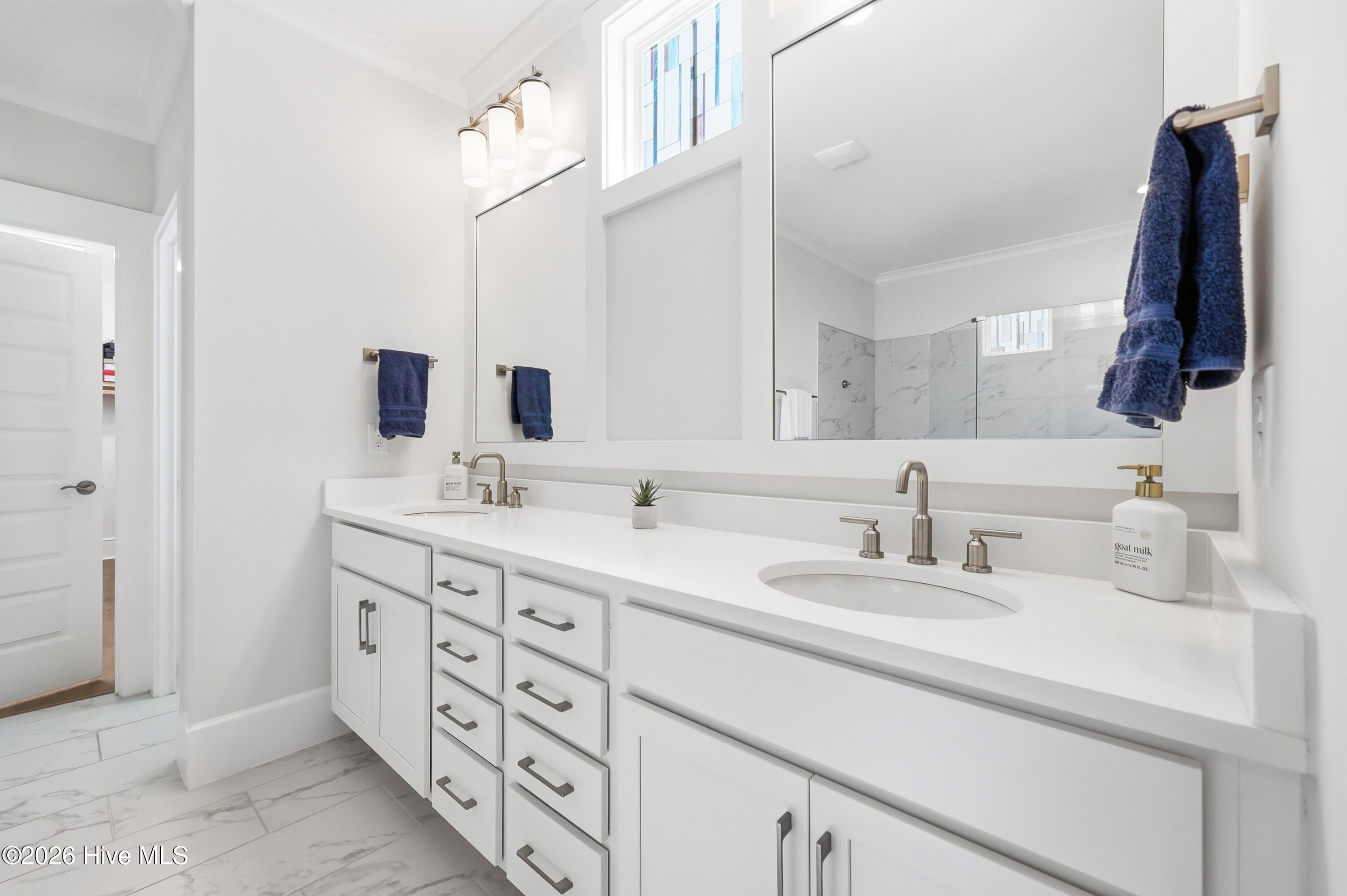 100564440 | Photo 16