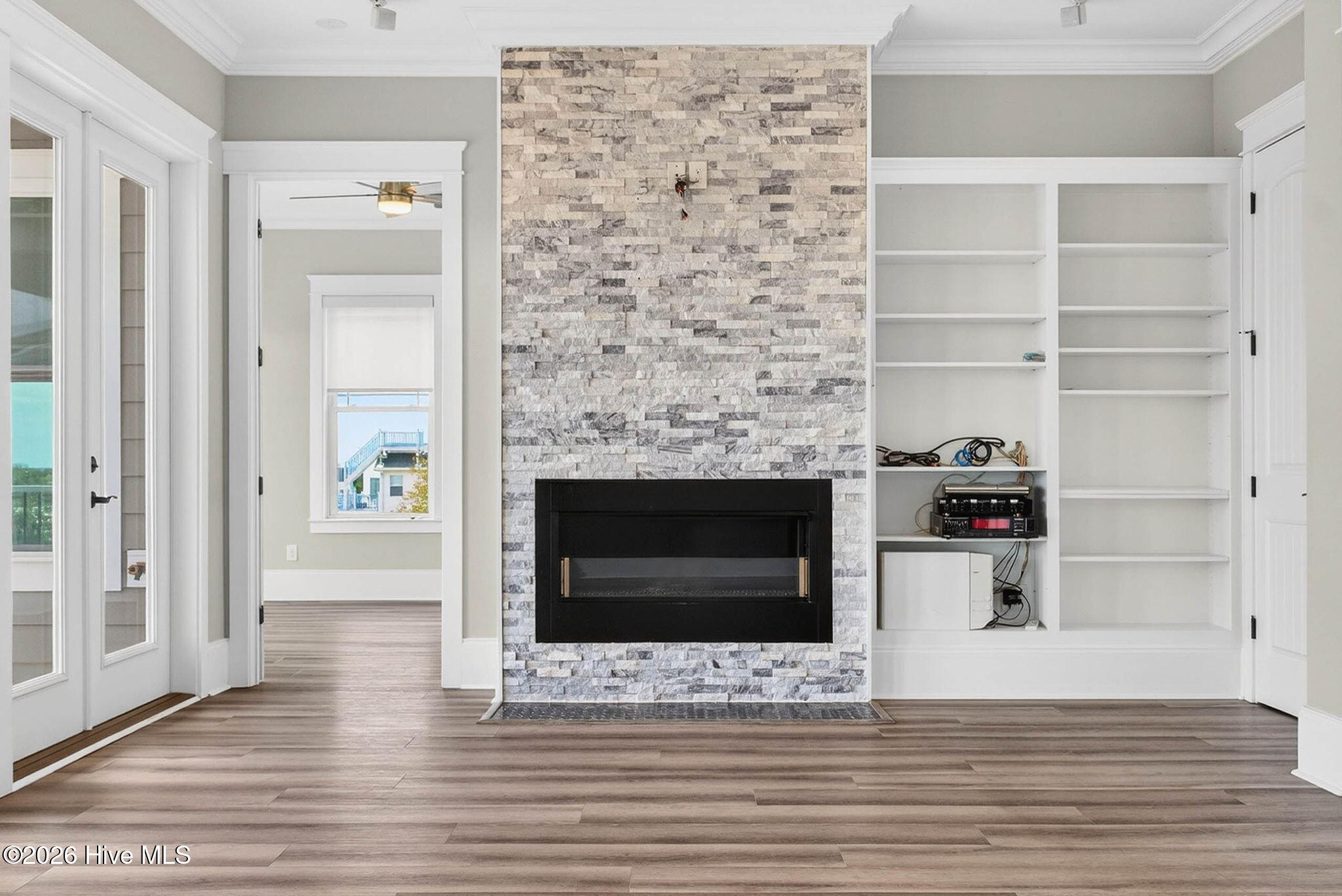 100563982 | Photo 18