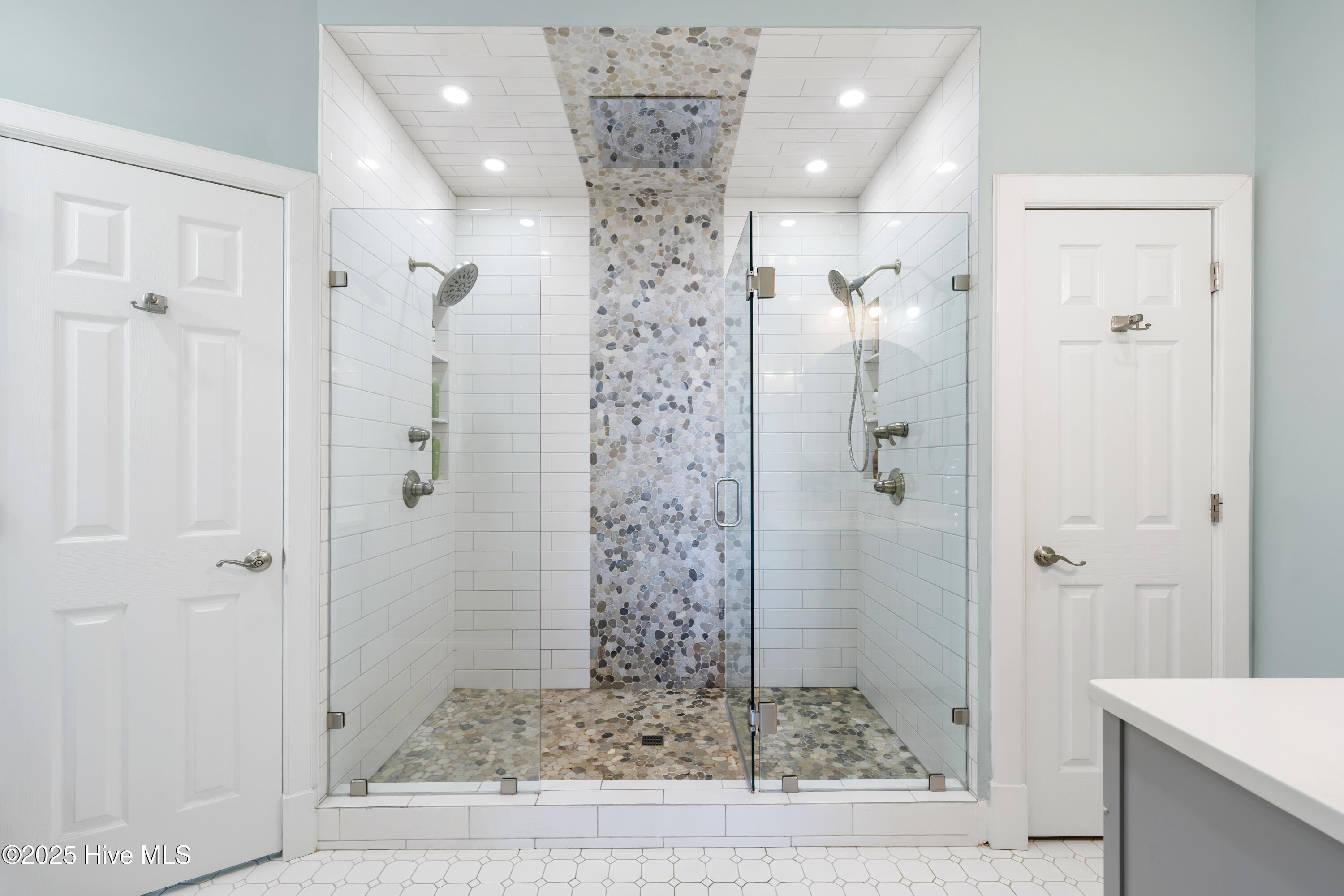 100541249 | Photo 64