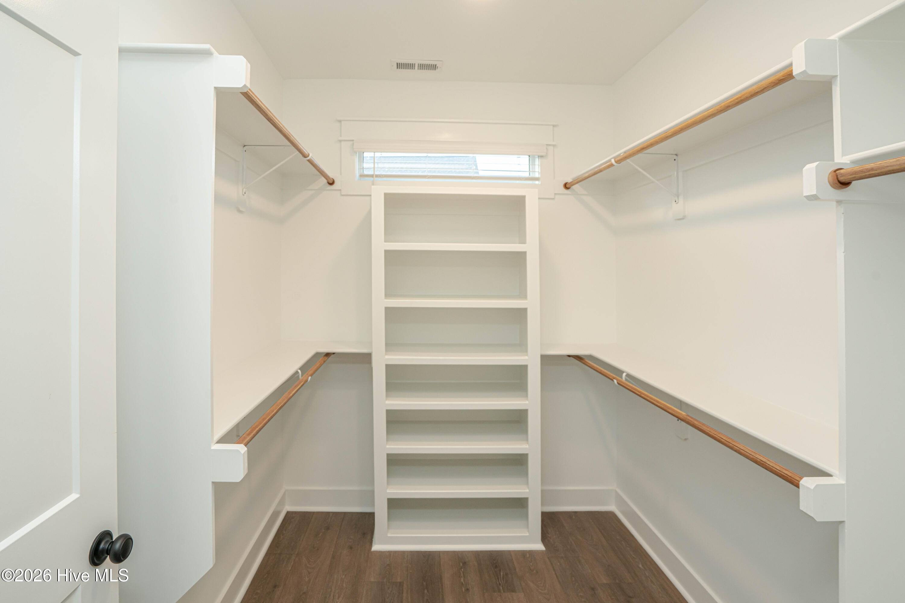 100548241 | Photo 21