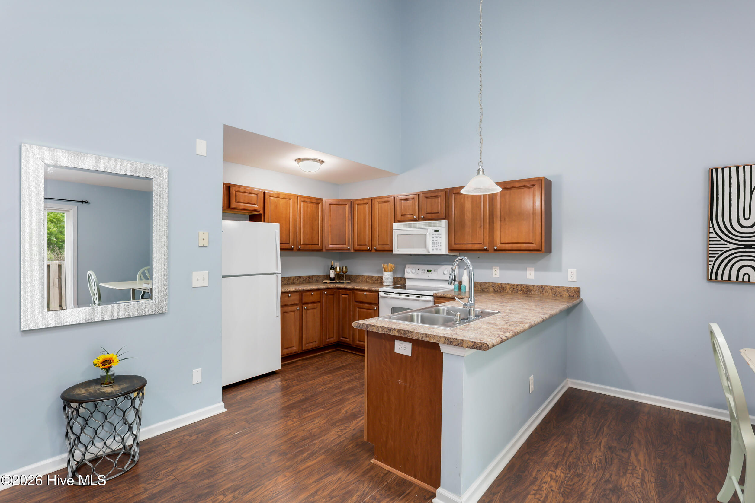 100570550 | Photo 12