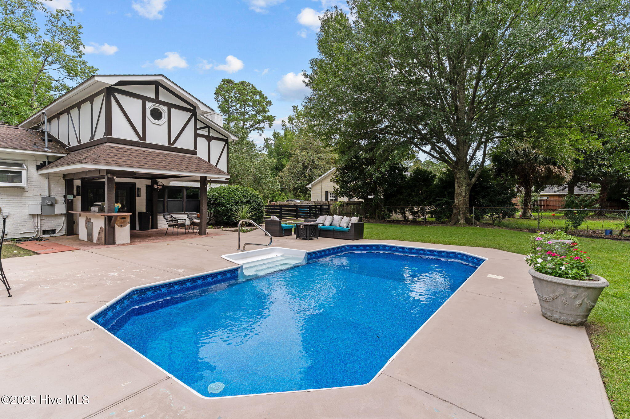 1BEEF818-2D9B-4D5C-8870-9777B83D984D cop