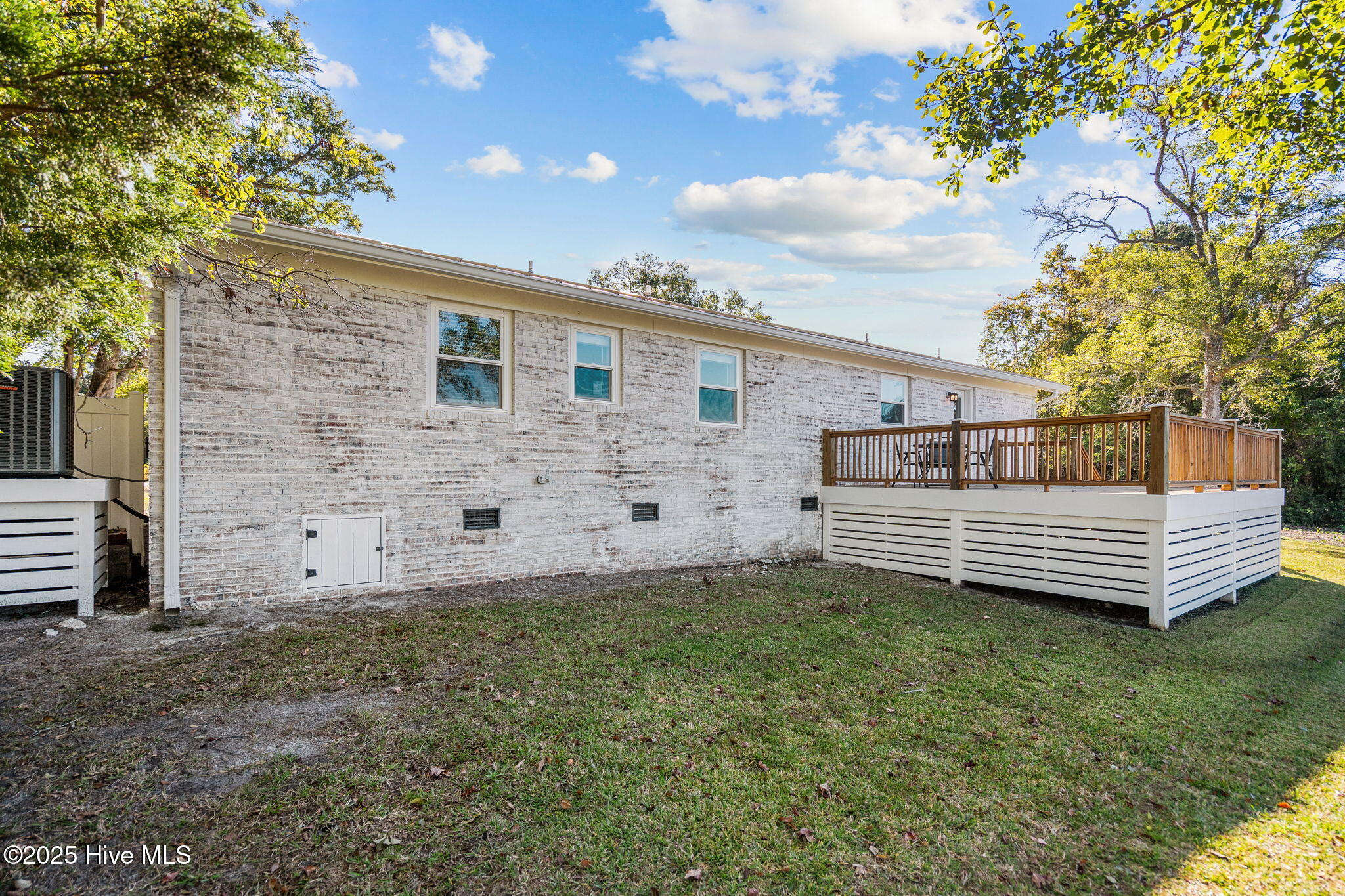 100538027 | Photo 44