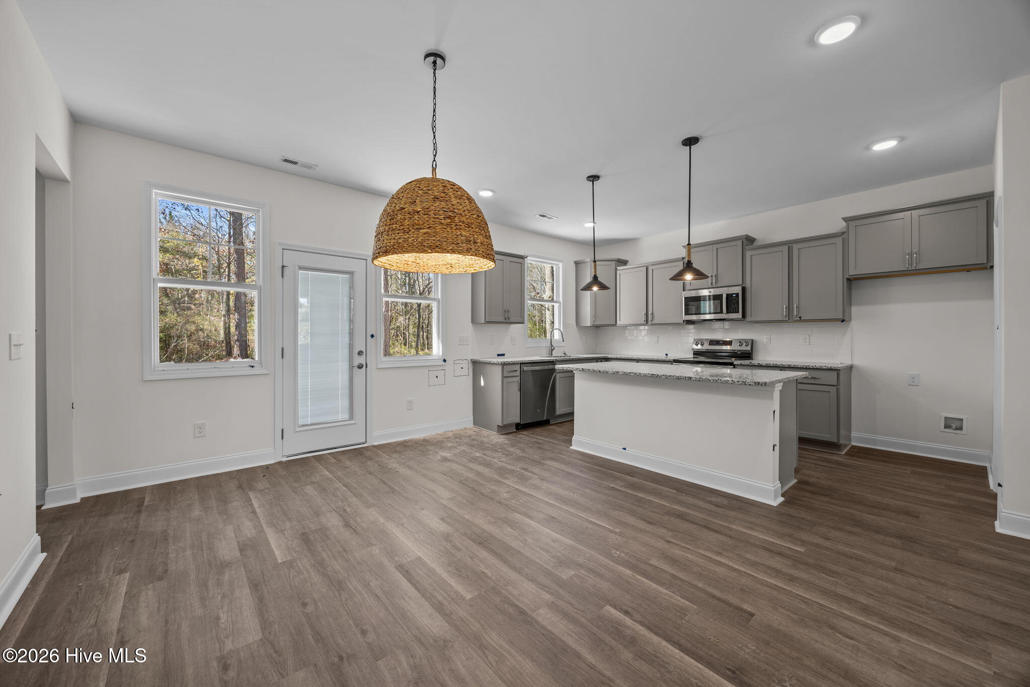 100528707 | Photo 10