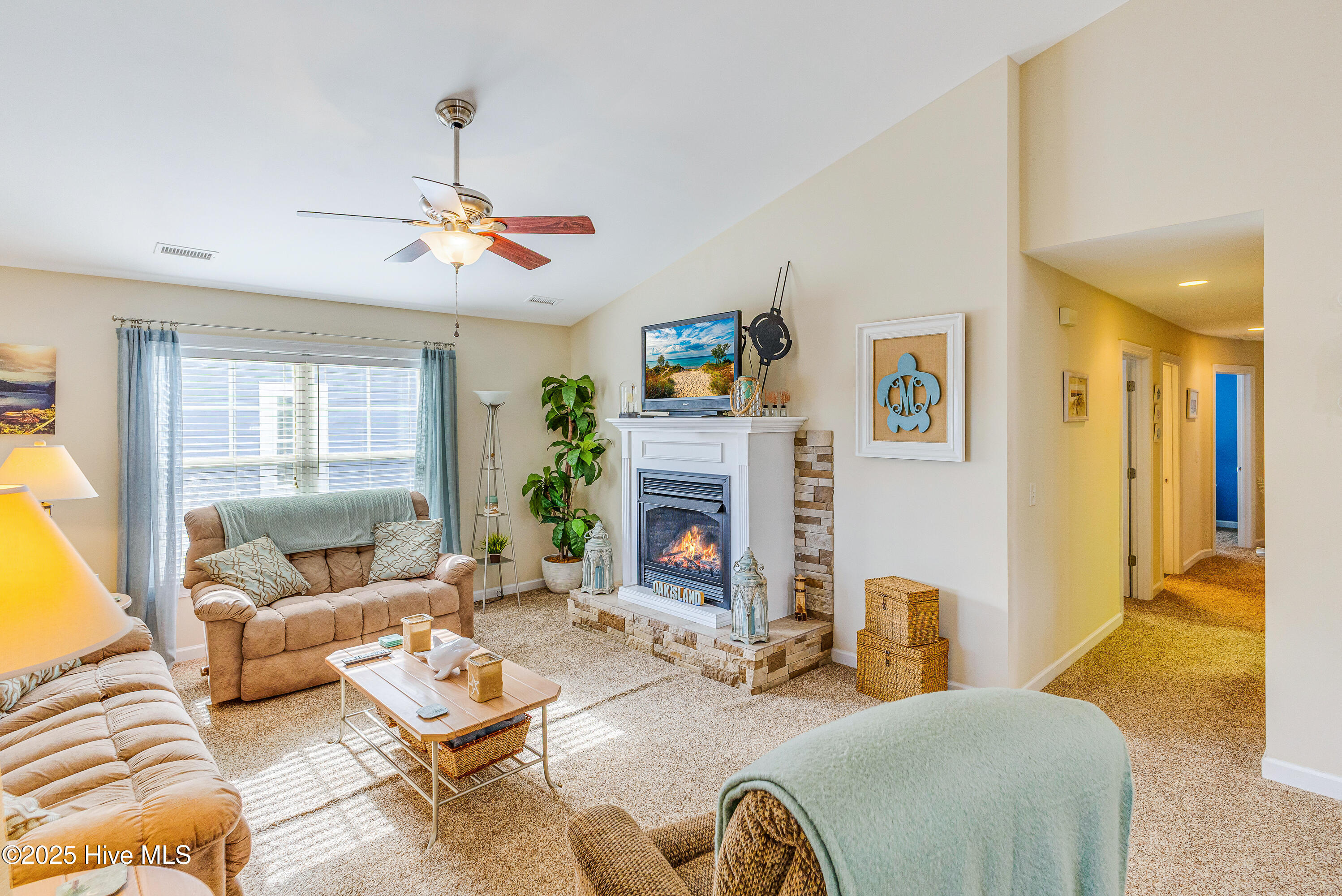 100543216 | Photo 11