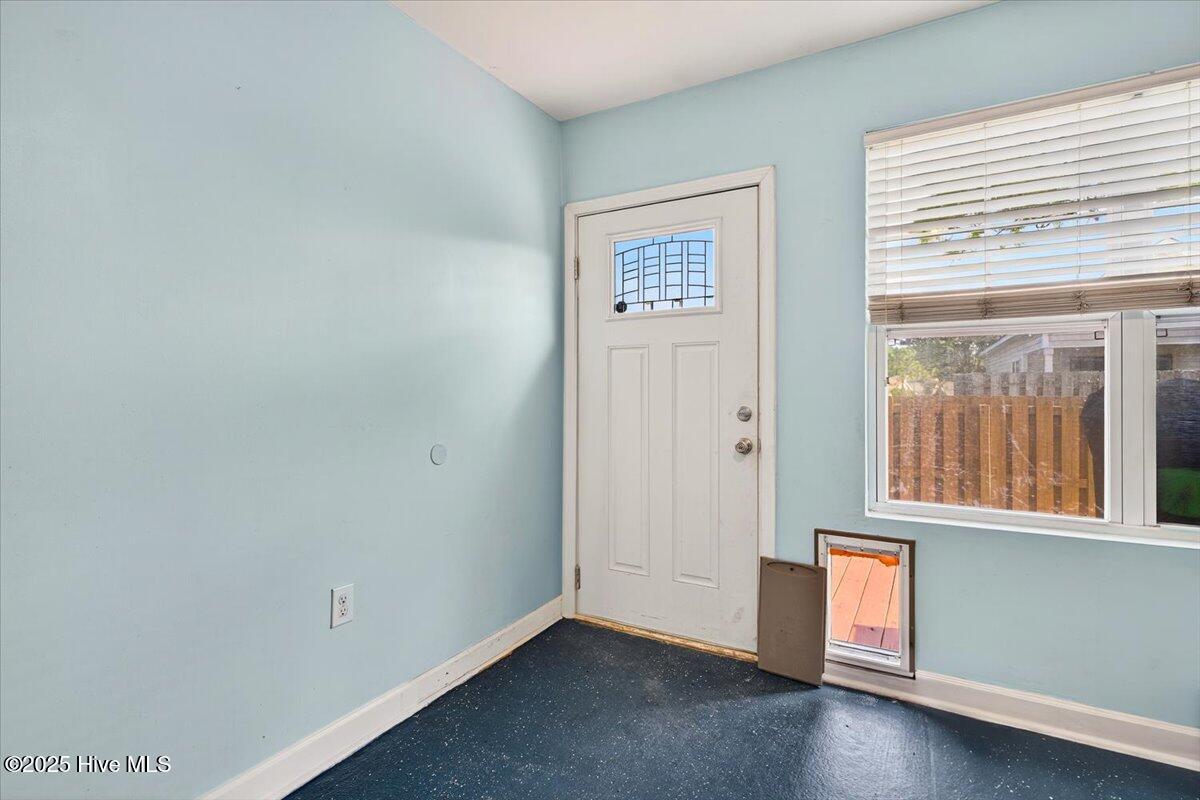 100518227 | Photo 28