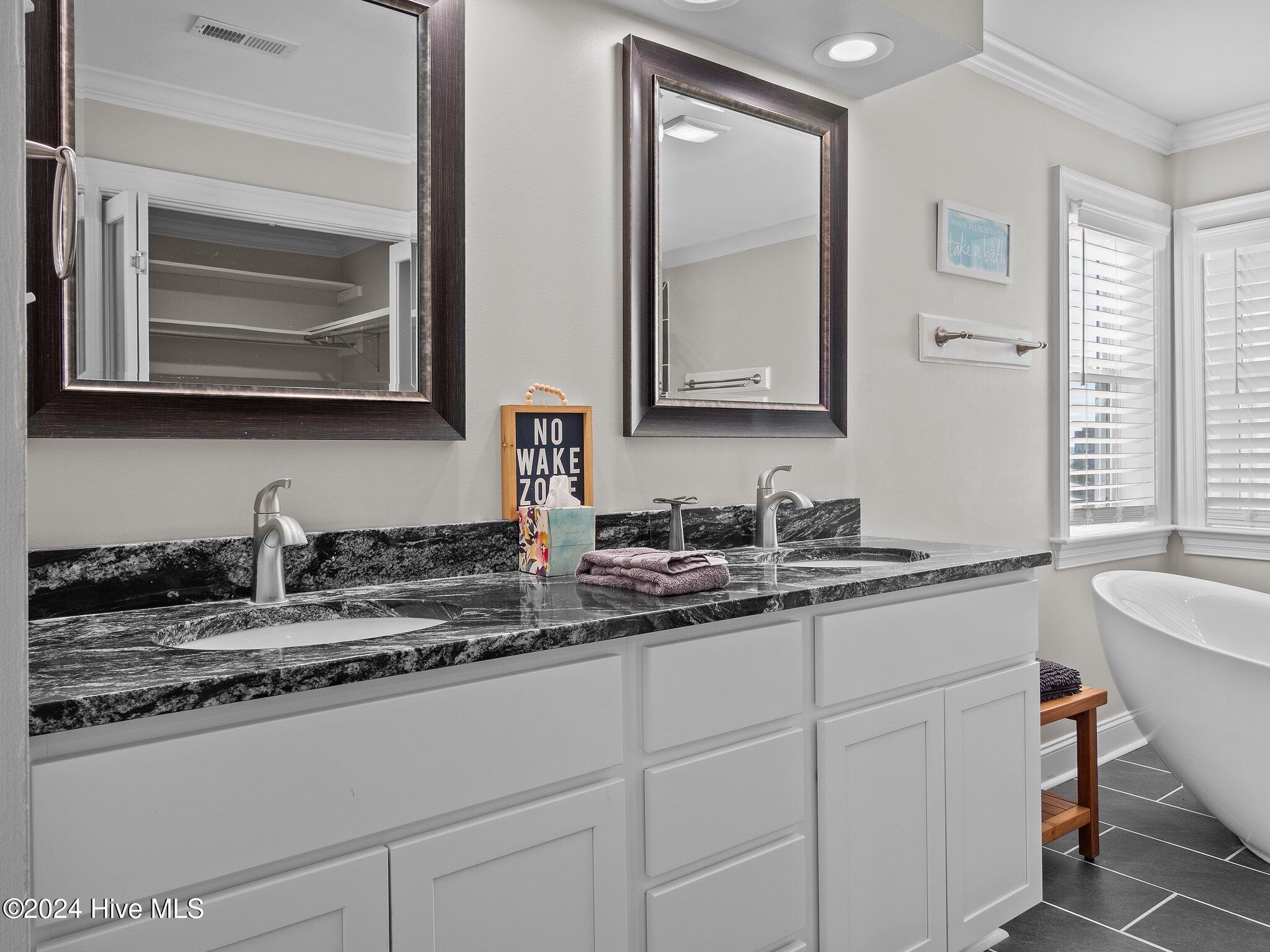 100555573 | Photo 15