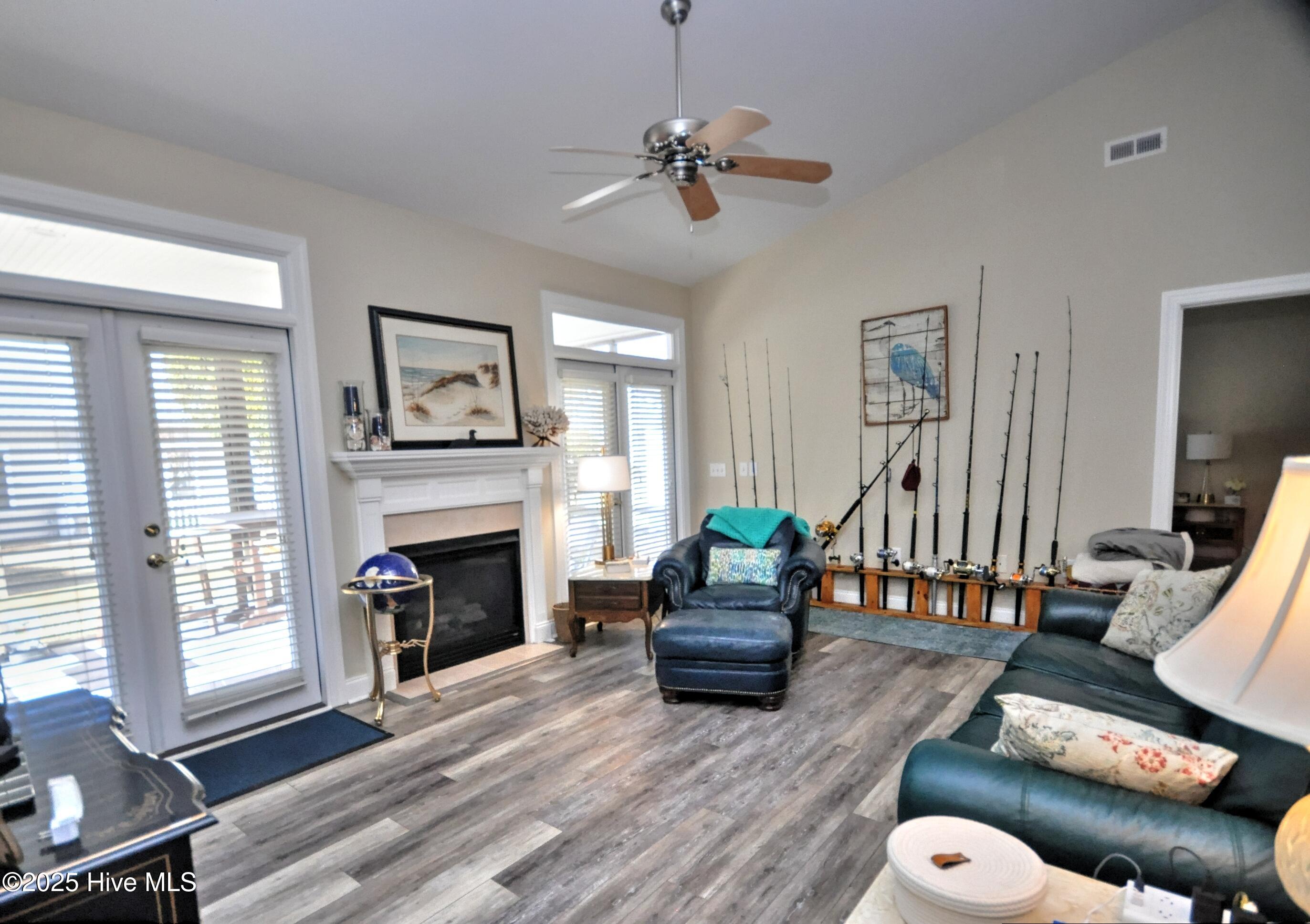 100547082 | Photo 15