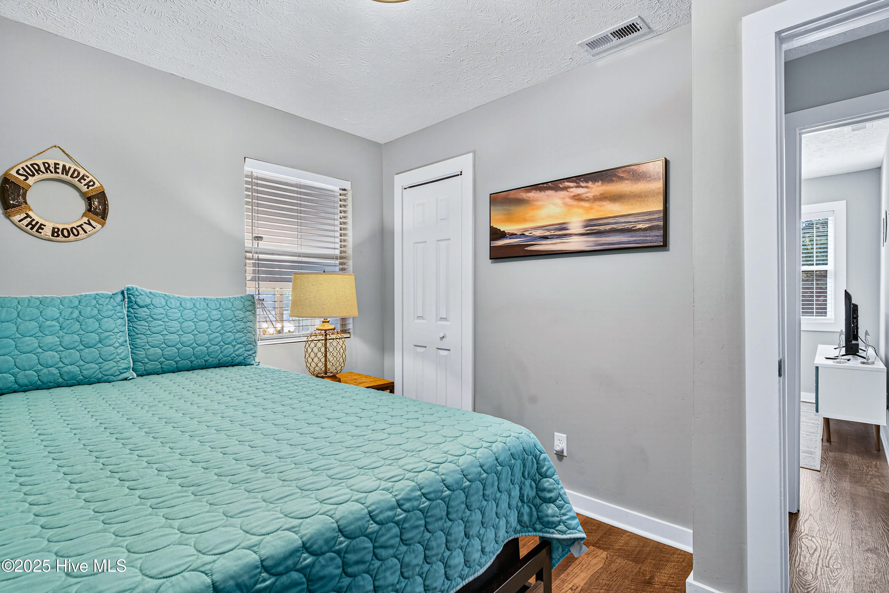 100537887 | Photo 53