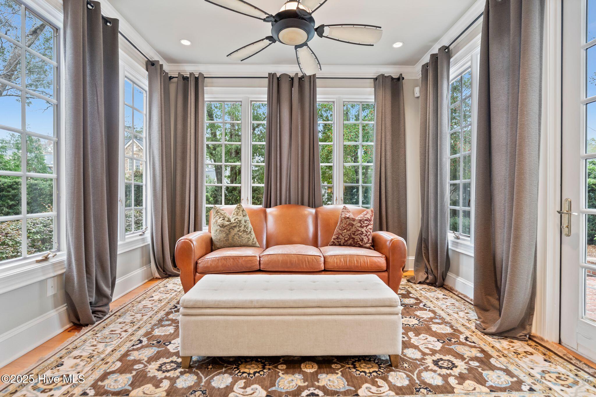 100530857 | Photo 26