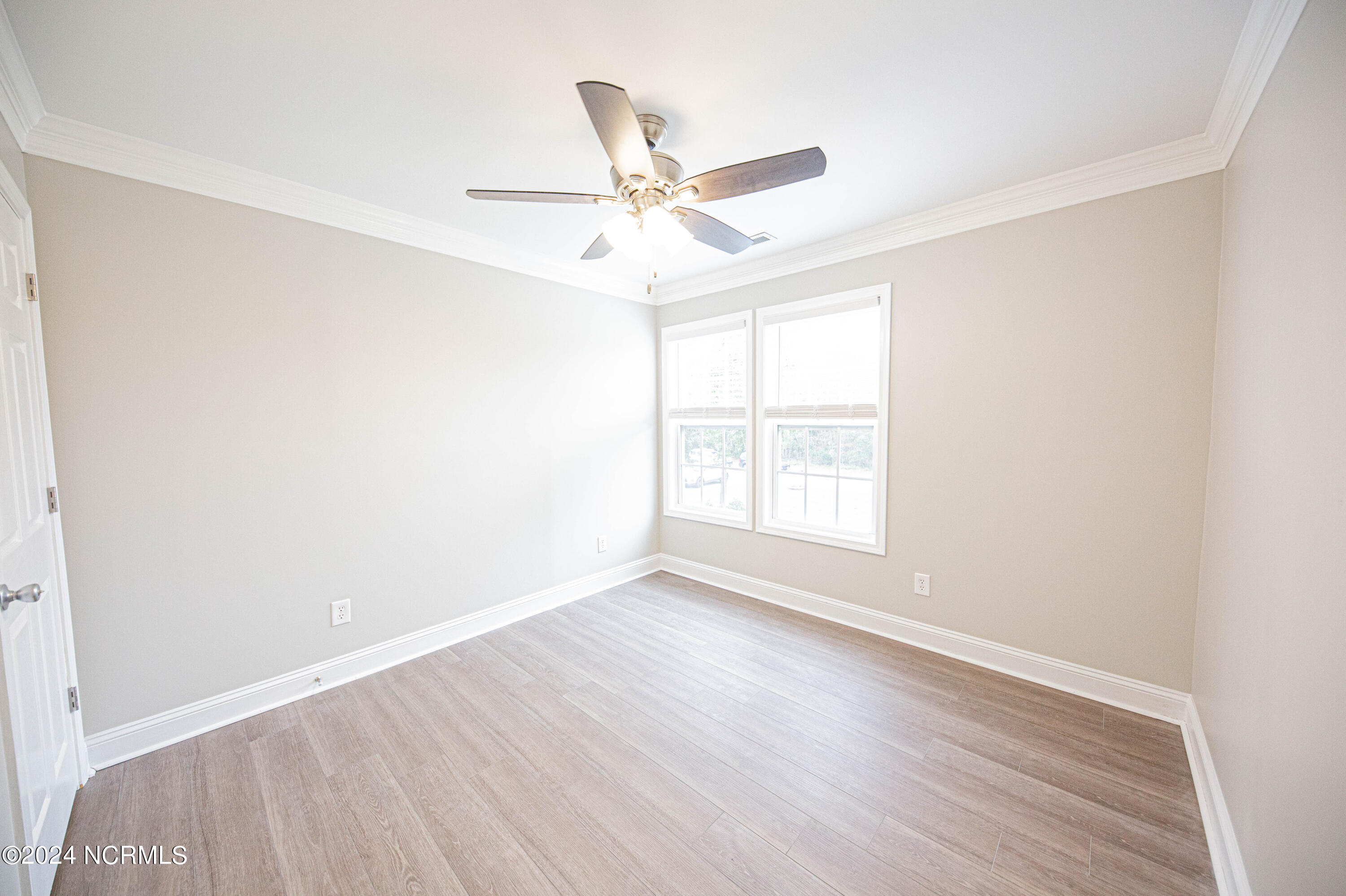 100566053 | Photo 44