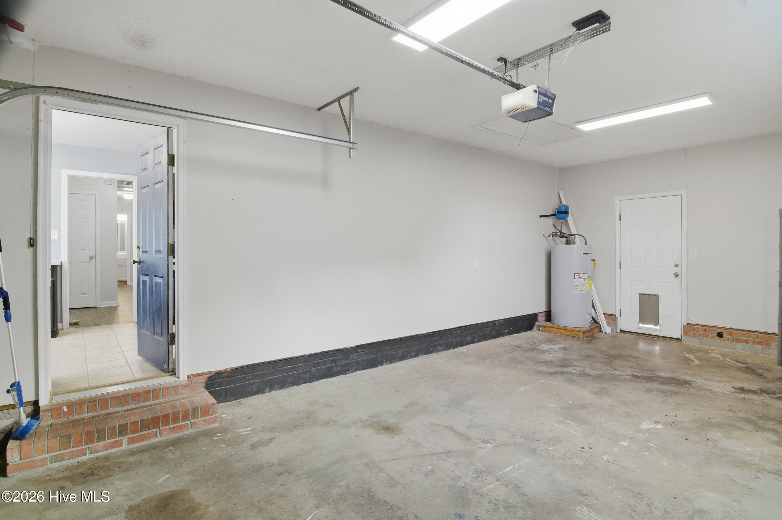 100548573 | Photo 32