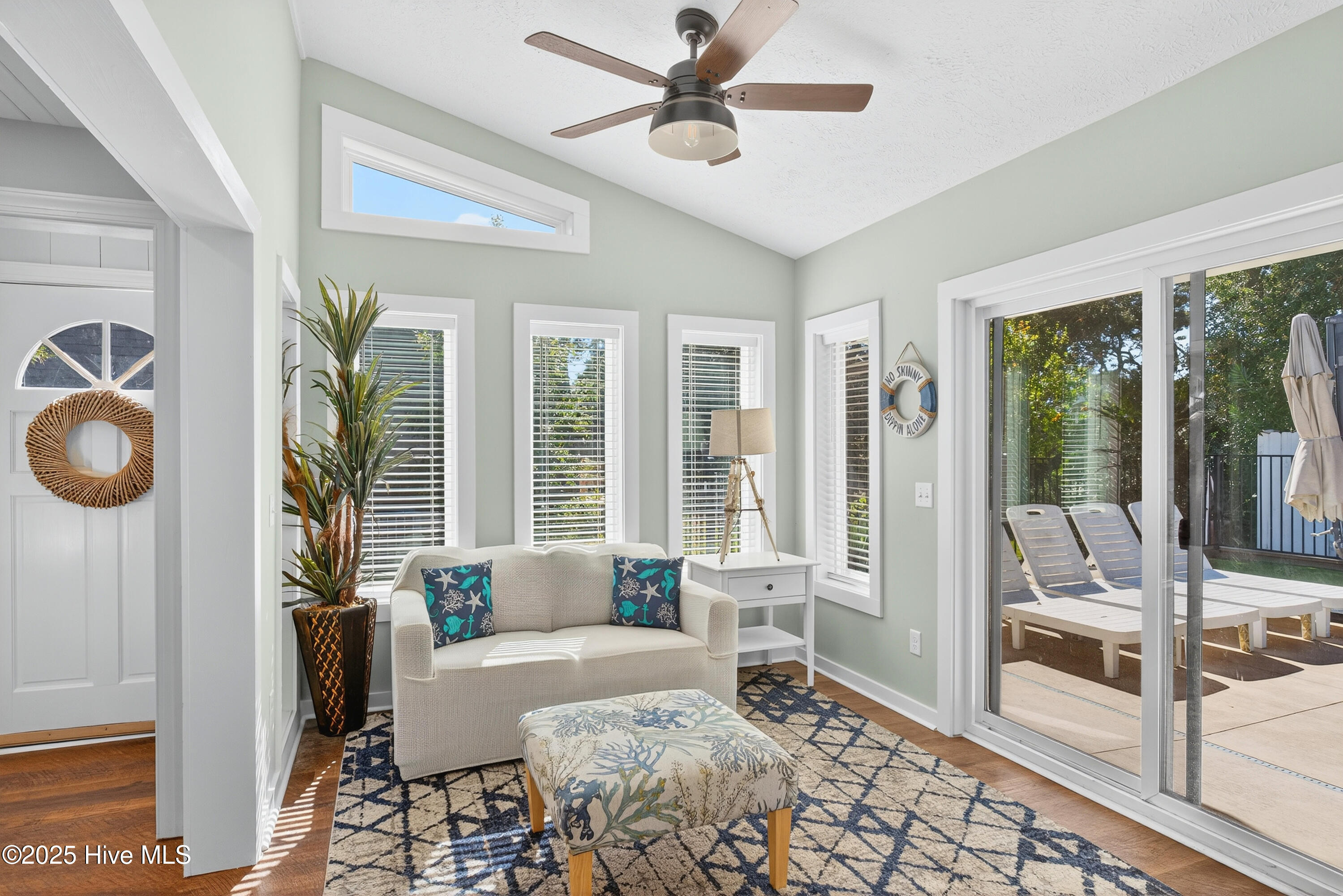 100537887 | Photo 22