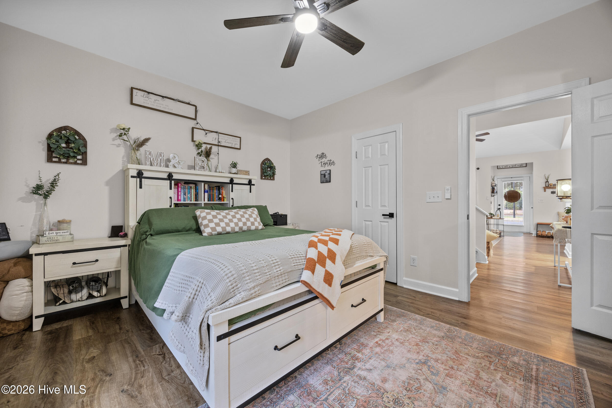 100567822 | Photo 23