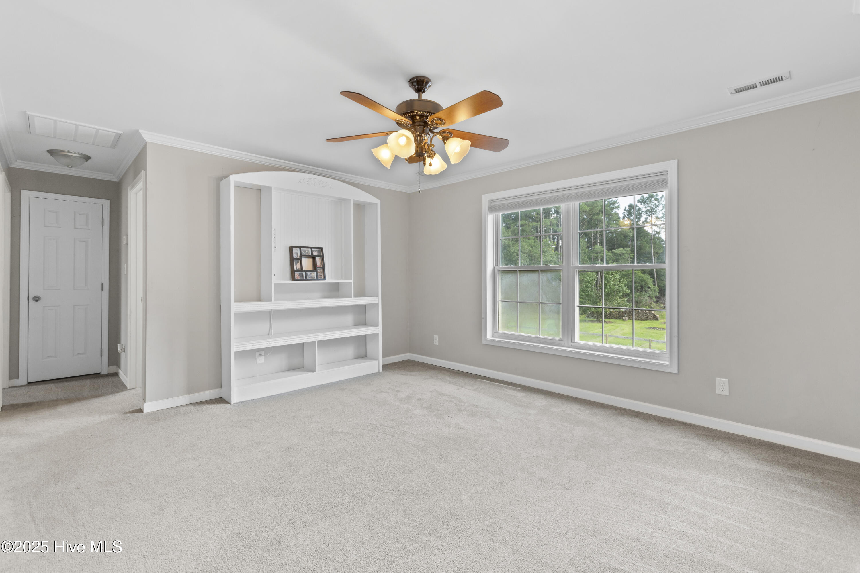 100540143 | Photo 25