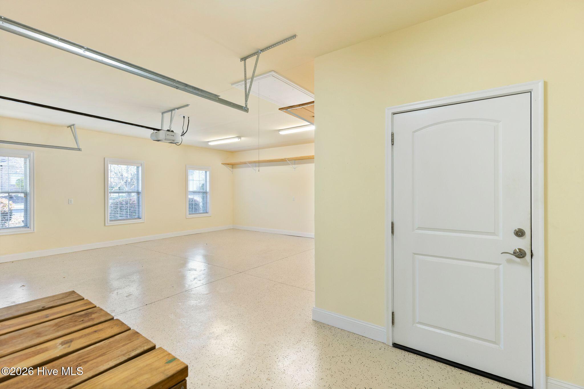 100559645 | Photo 33