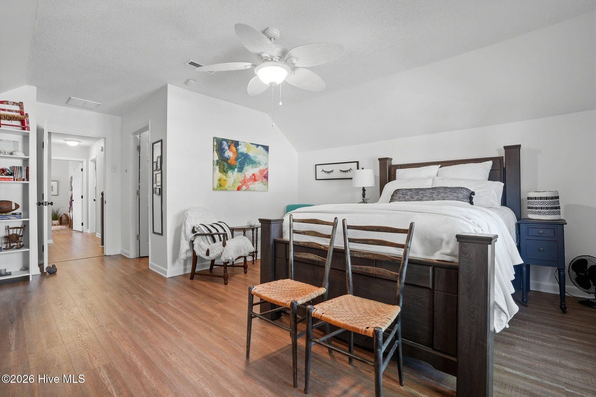 100557423 | Photo 35