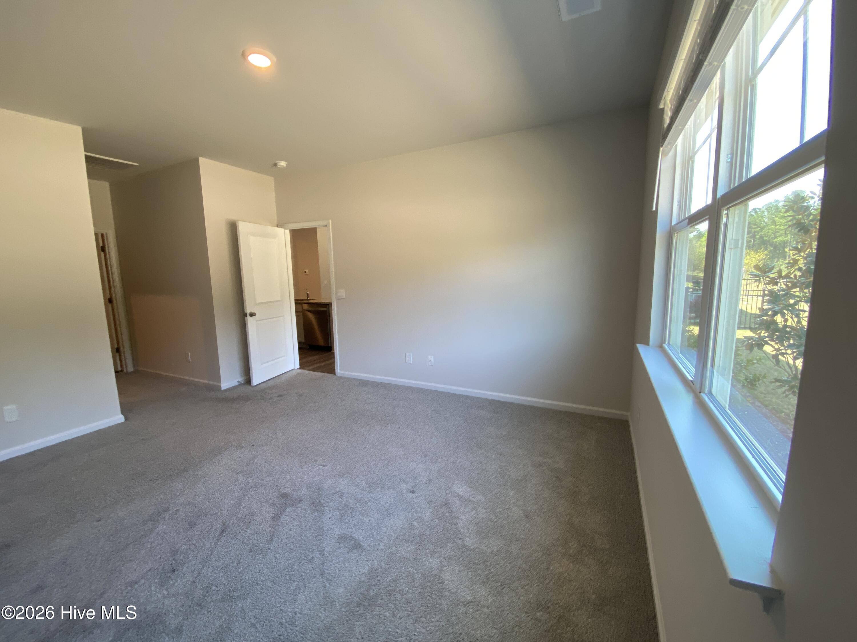 100553677 | Photo 12