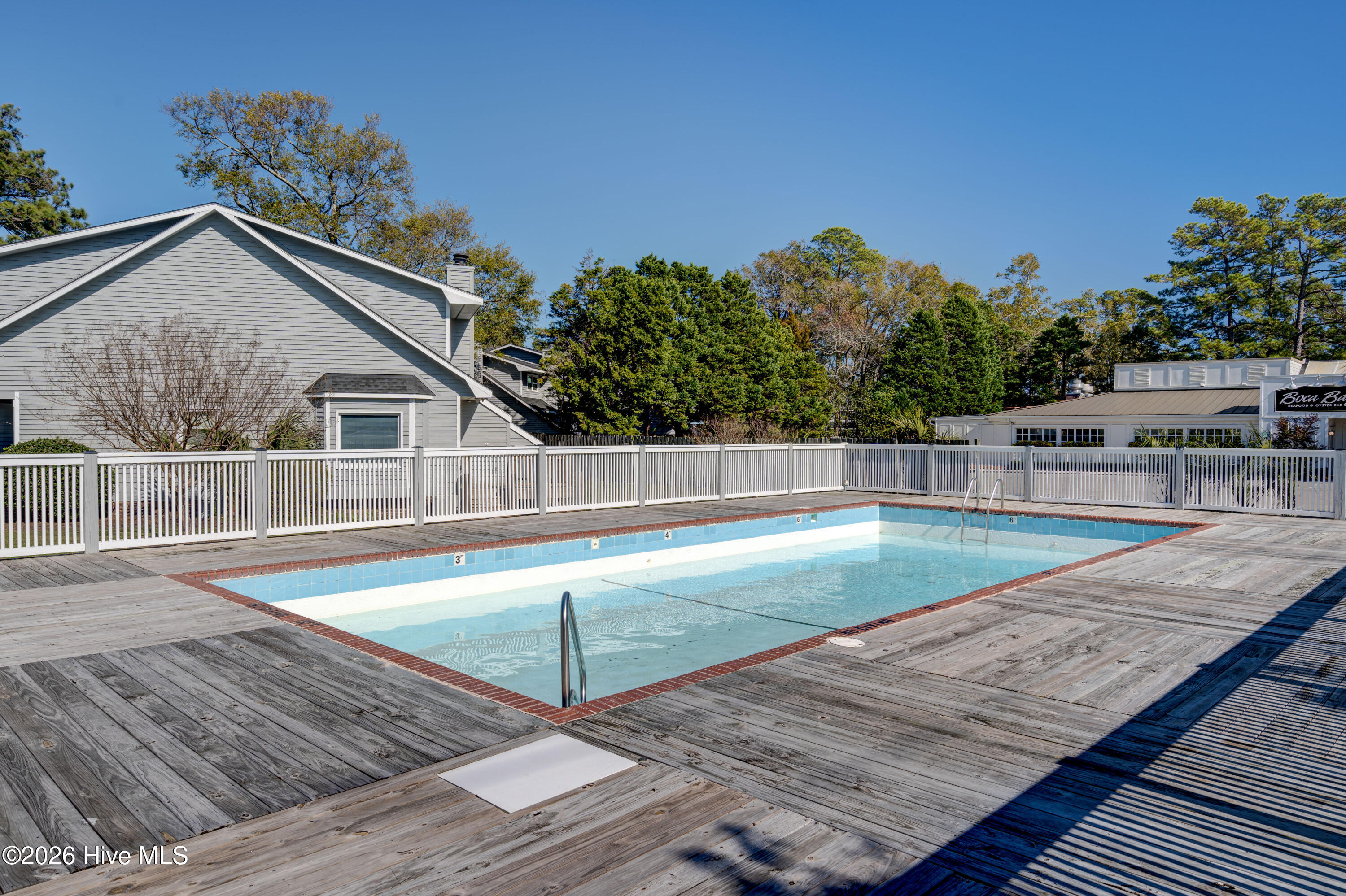 100567252 | Photo 30