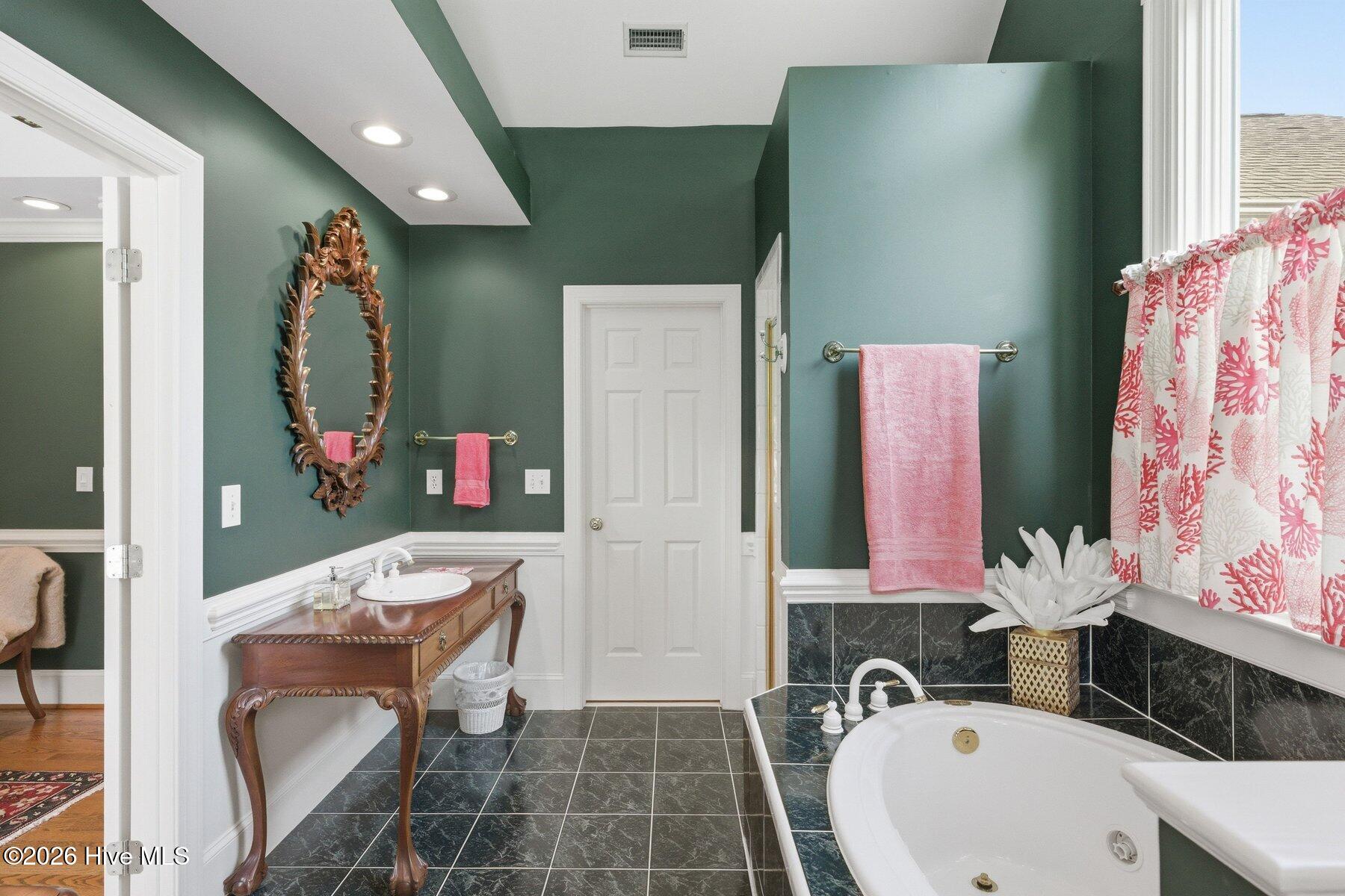 100562414 | Photo 53