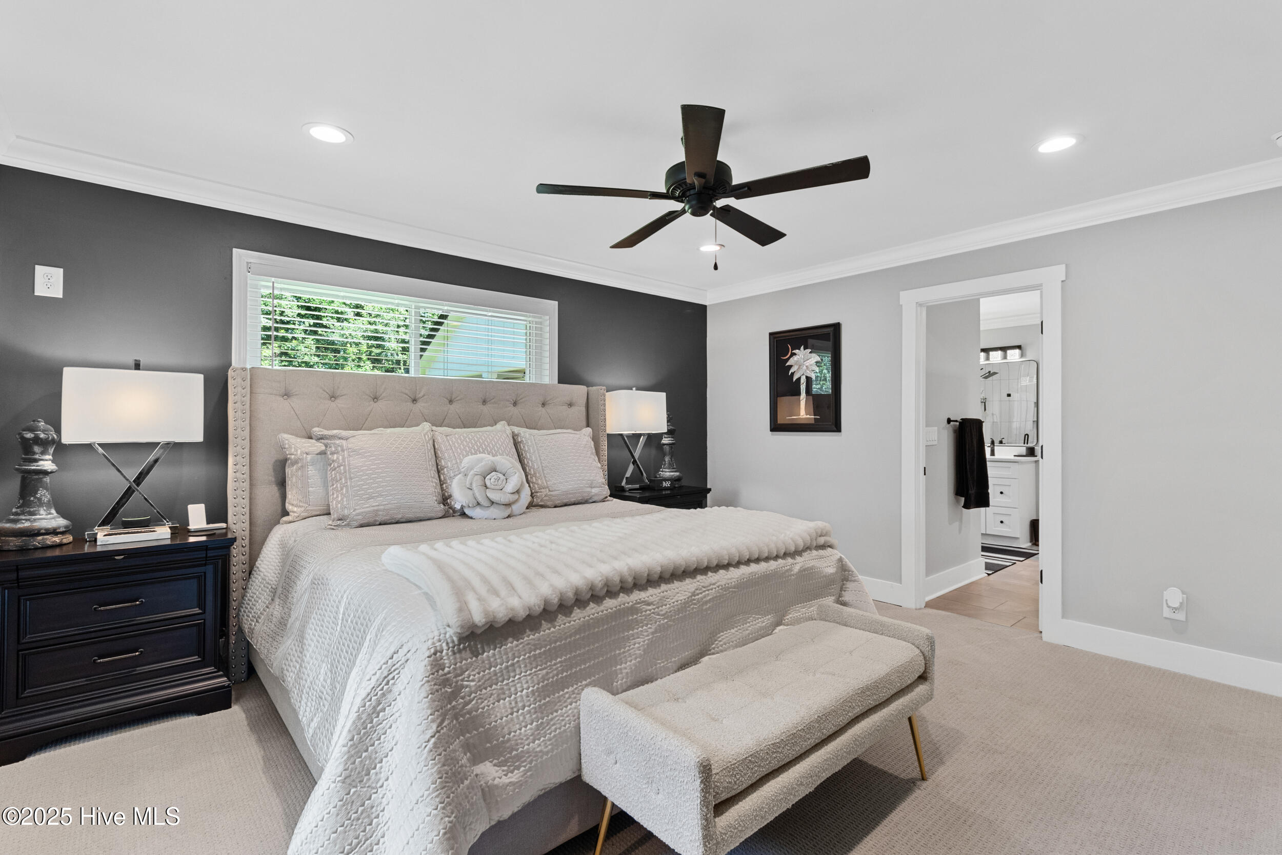 100561677 | Photo 43