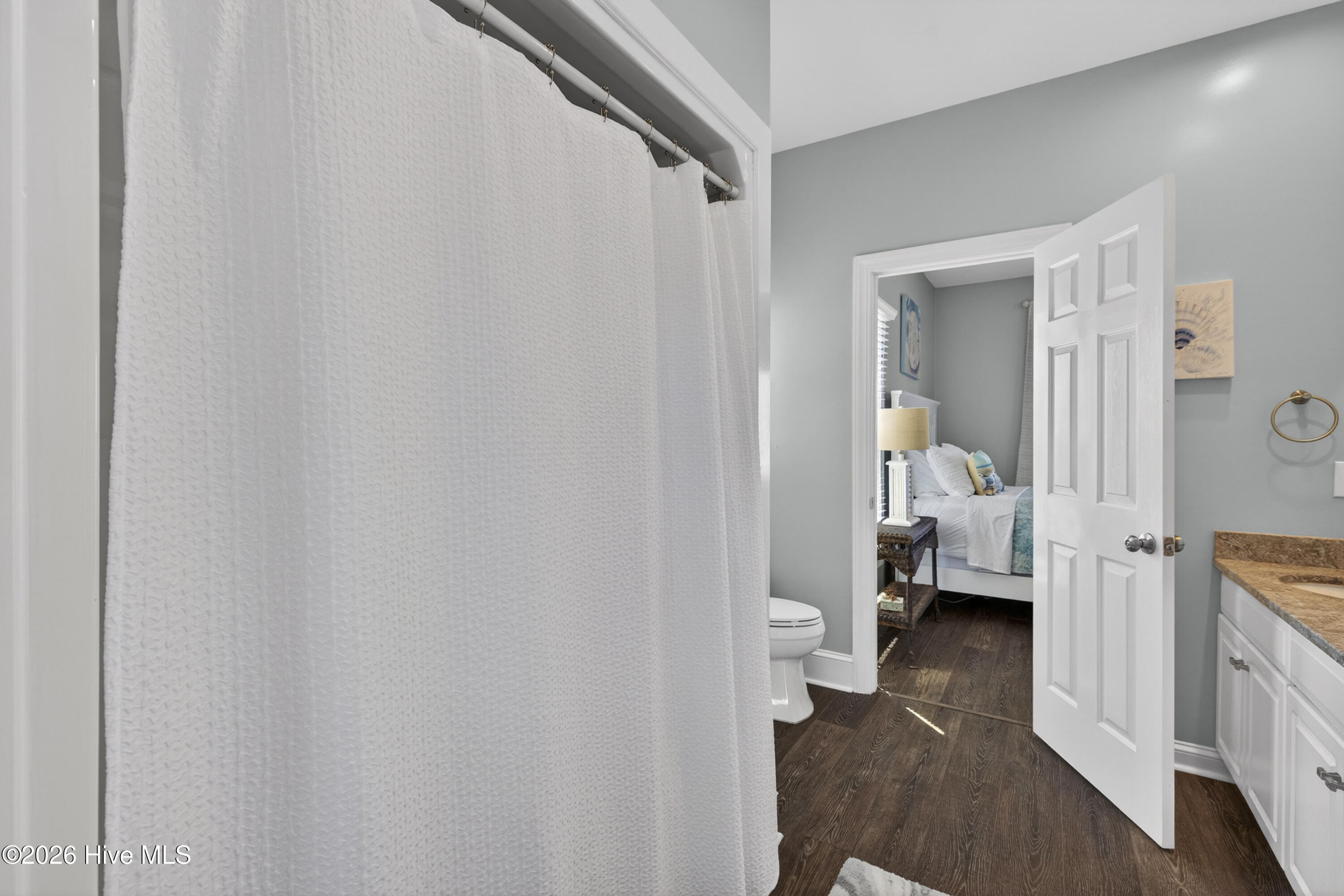 100568247 | Photo 45