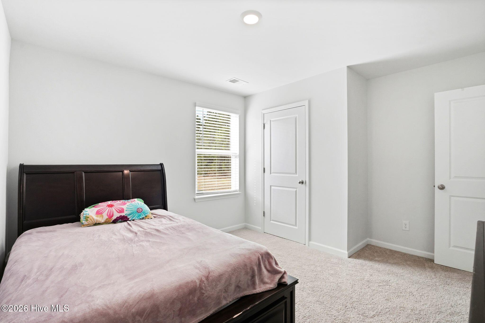 100565300 | Photo 23