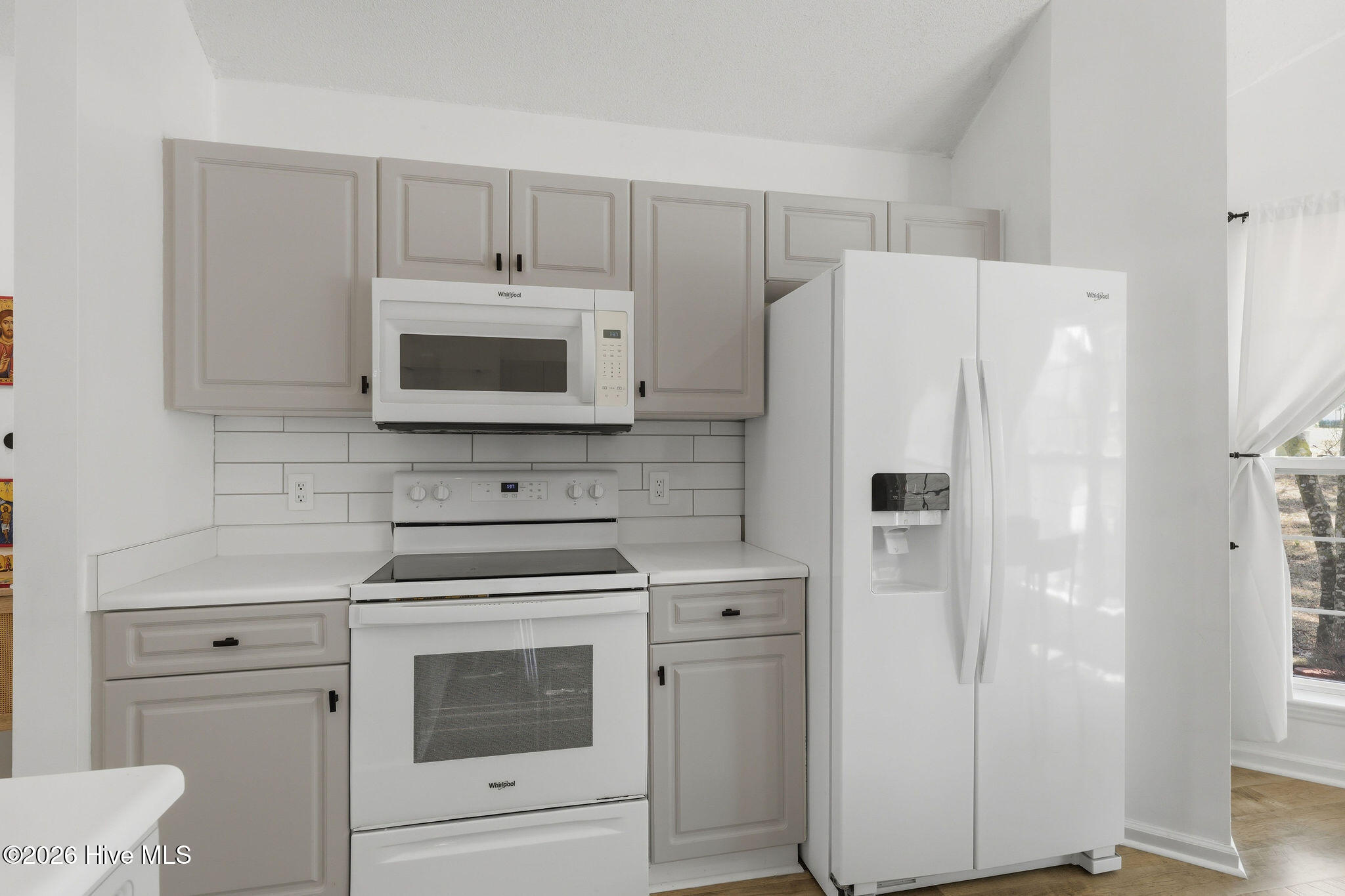 100568972 | Photo 13