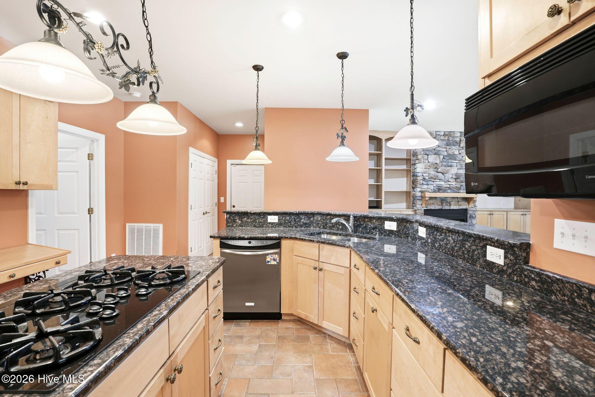 100563594 | Photo 27