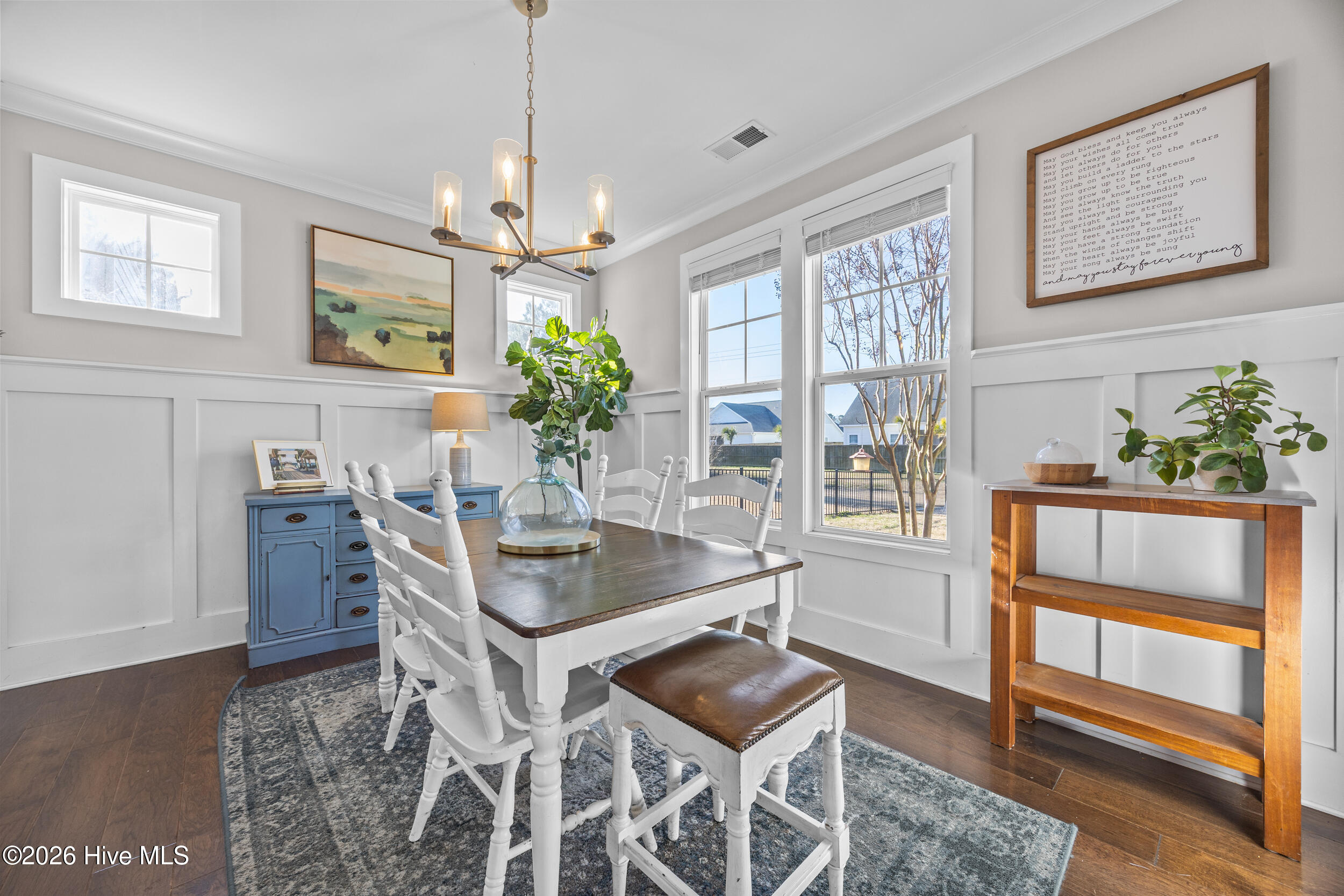 100551925 | Photo 12