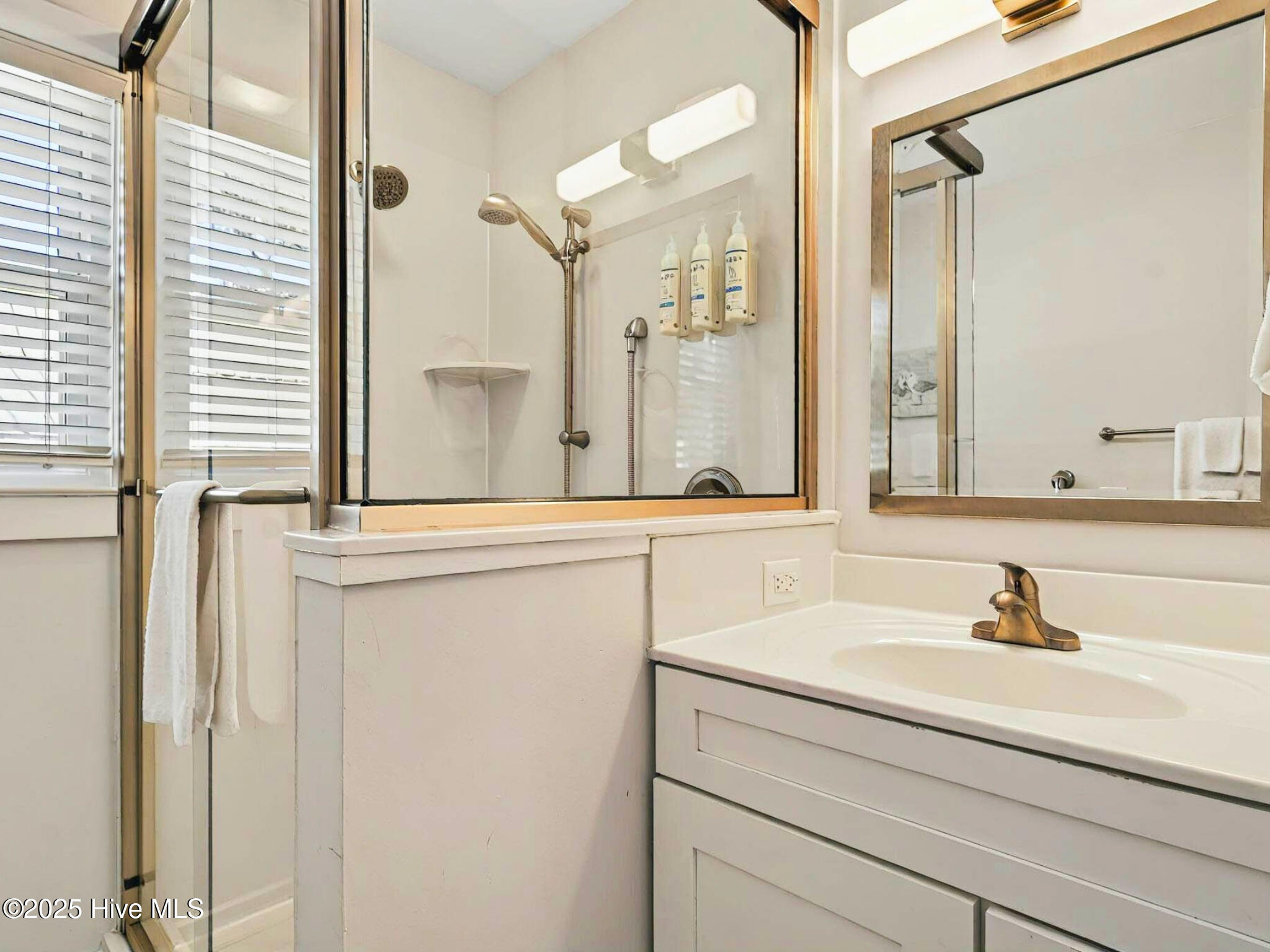 100504393 | Photo 25