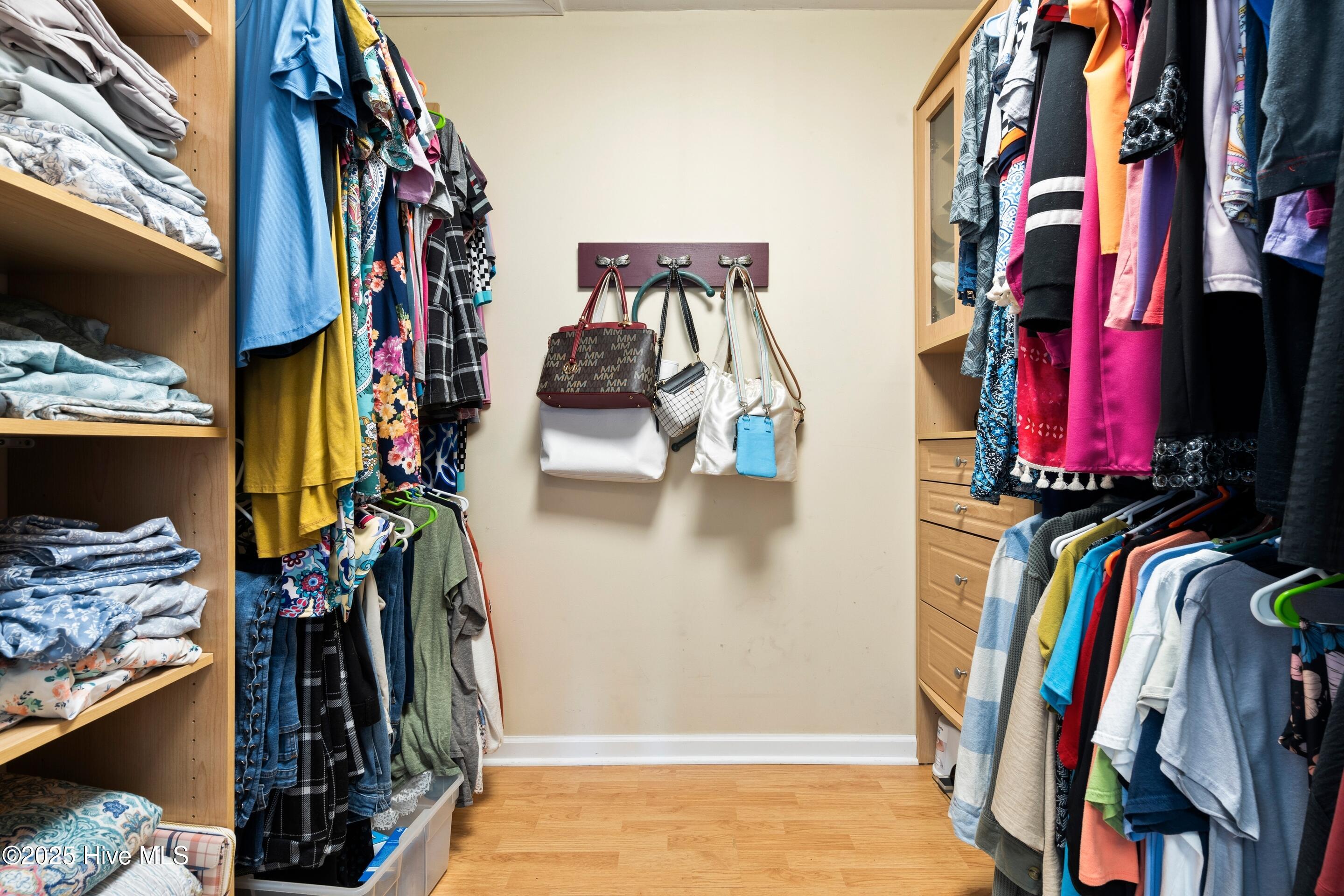 100535792 | Photo 37