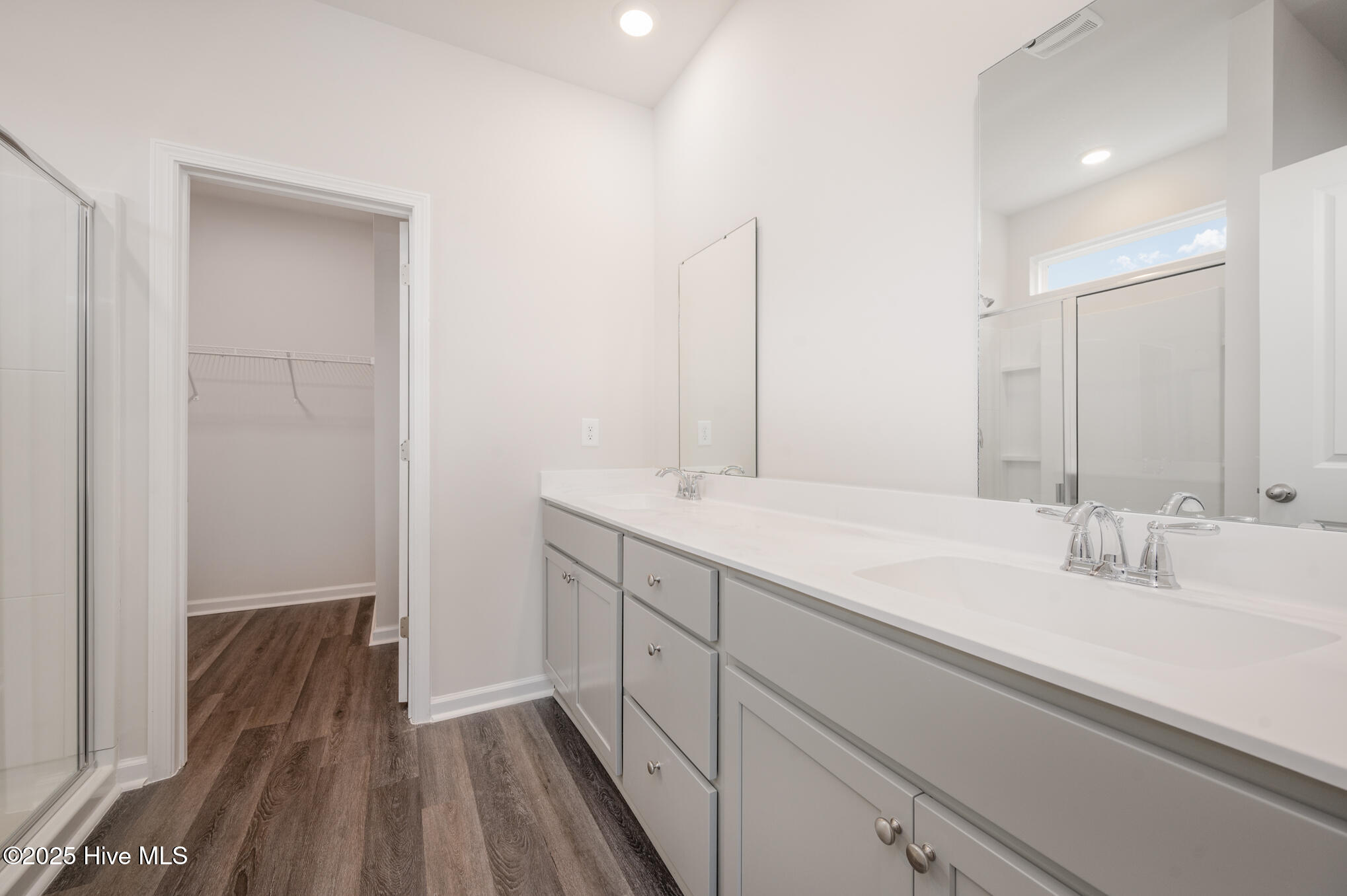 100529344 | Photo 18