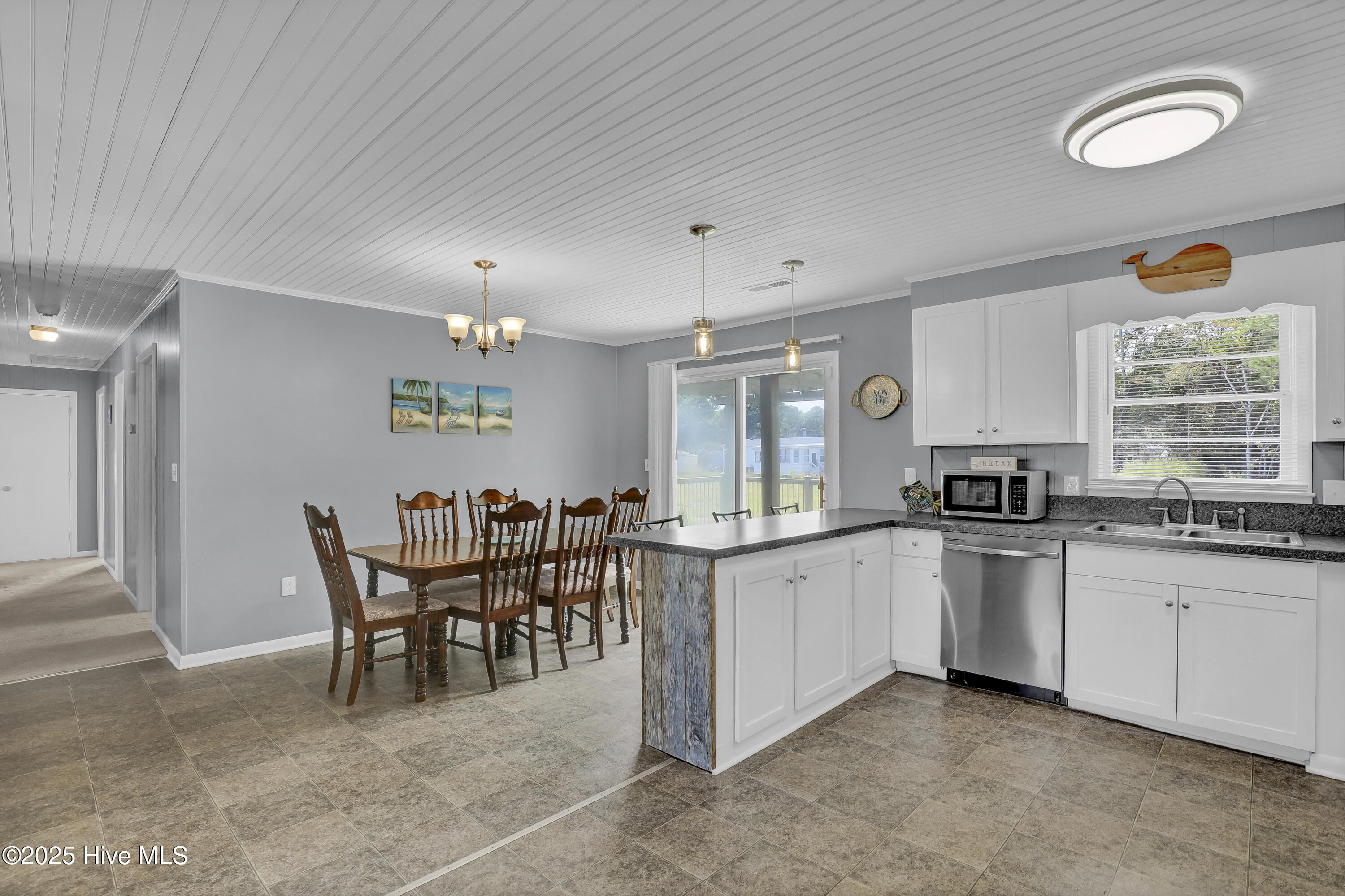 100533401 | Photo 13