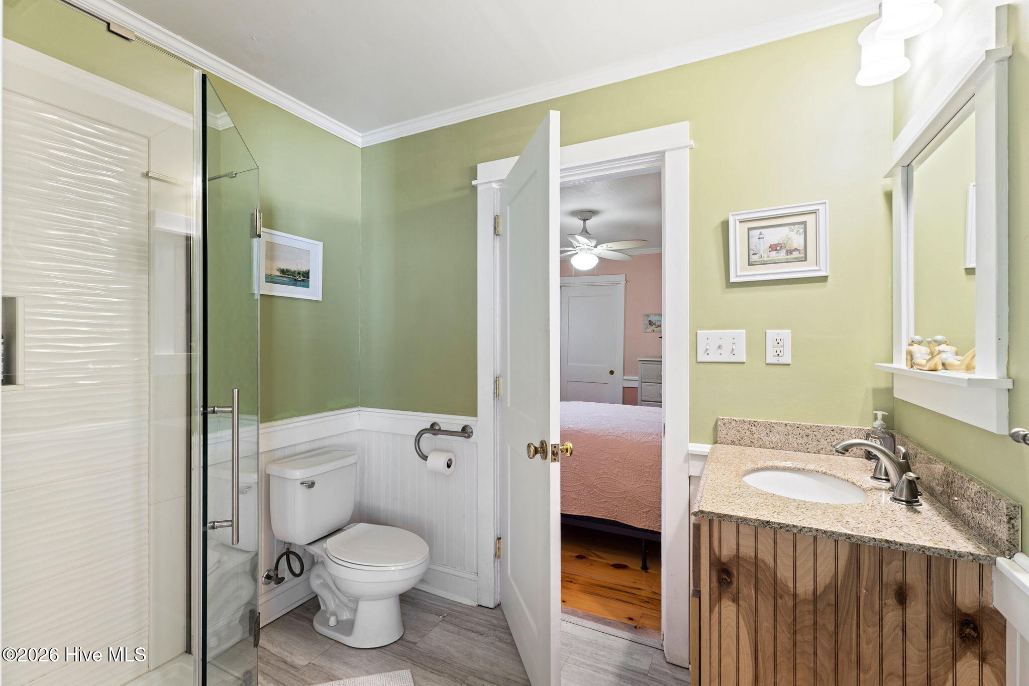 100557713 | Photo 31