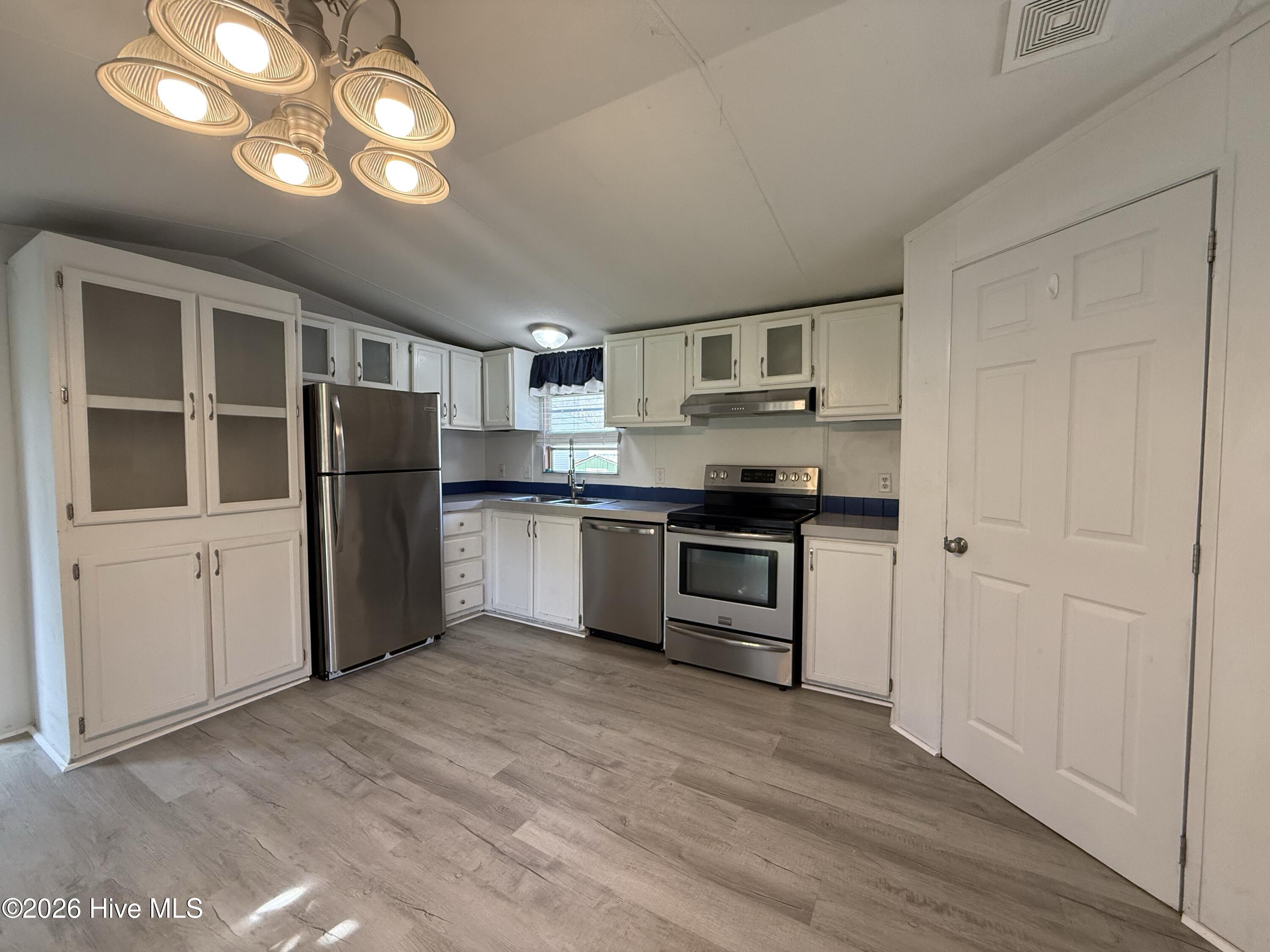 100459470 | Photo 57