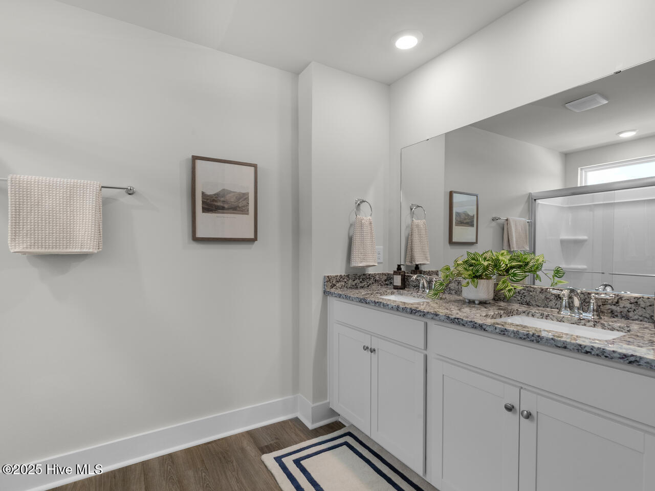 100547709 | Photo 32